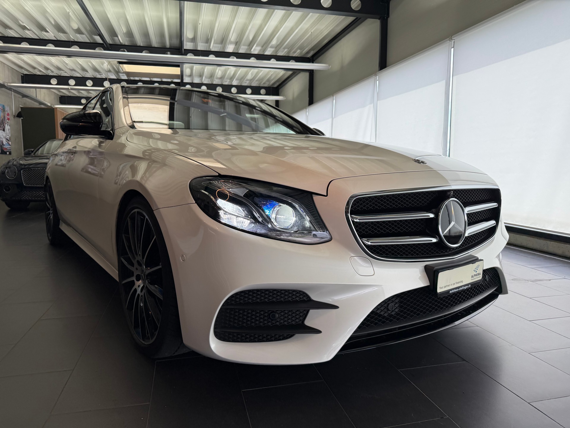 MERCEDES-BENZ E 400 d AMG Line 4matic-image-21