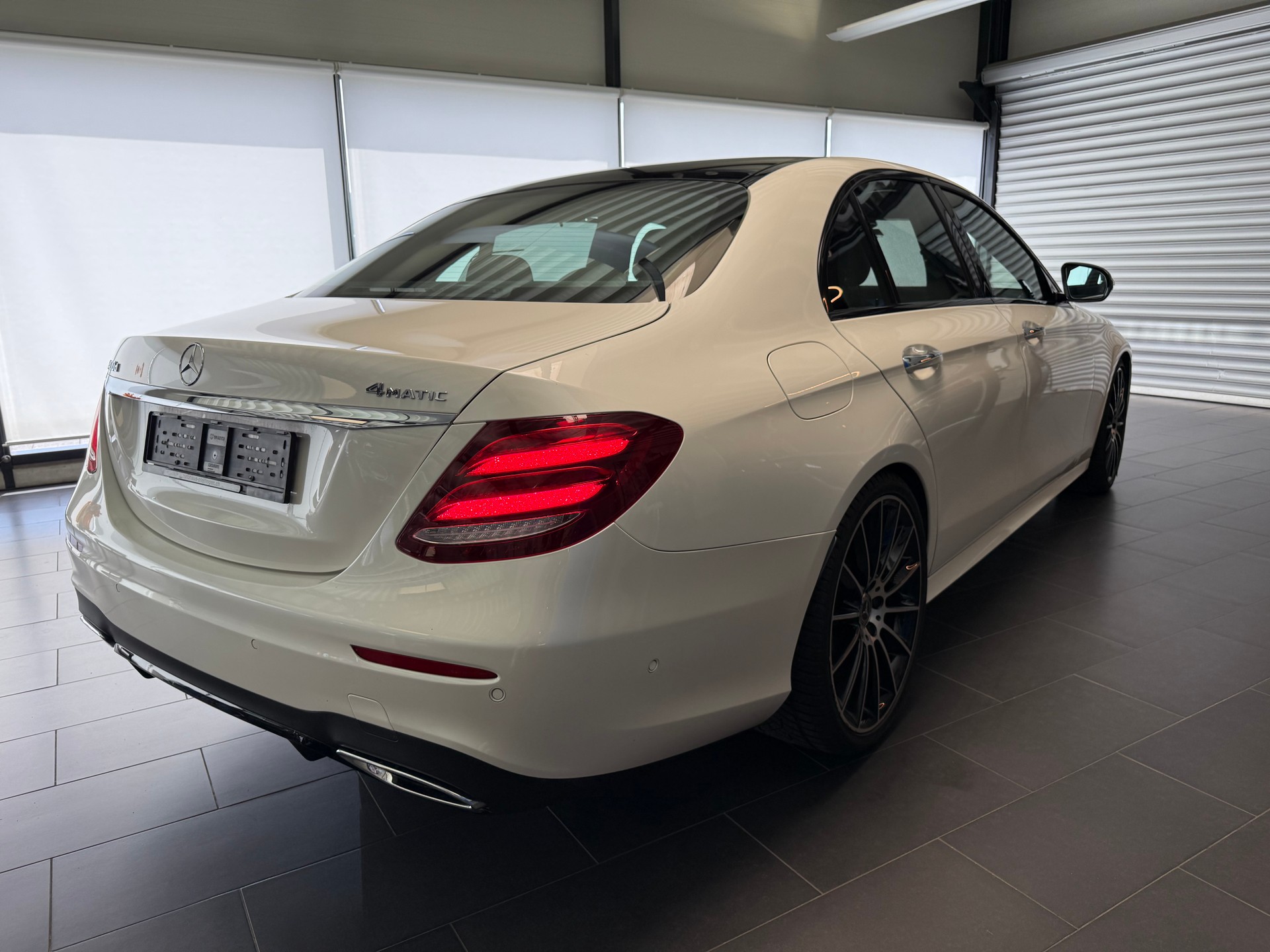 MERCEDES-BENZ E 400 d AMG Line 4matic-showroom-element-1