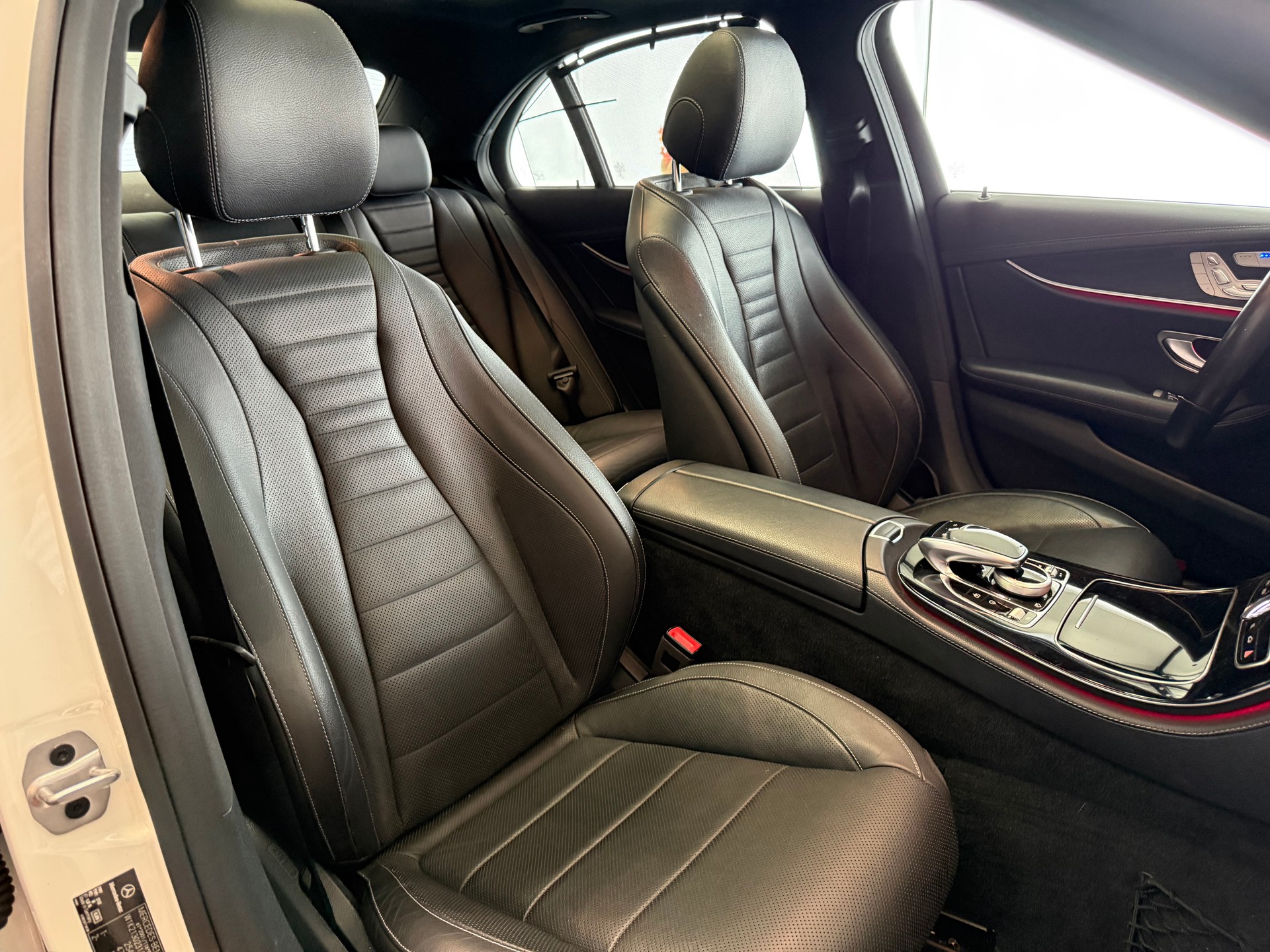 MERCEDES-BENZ E 400 d AMG Line 4matic-showroom-element-2