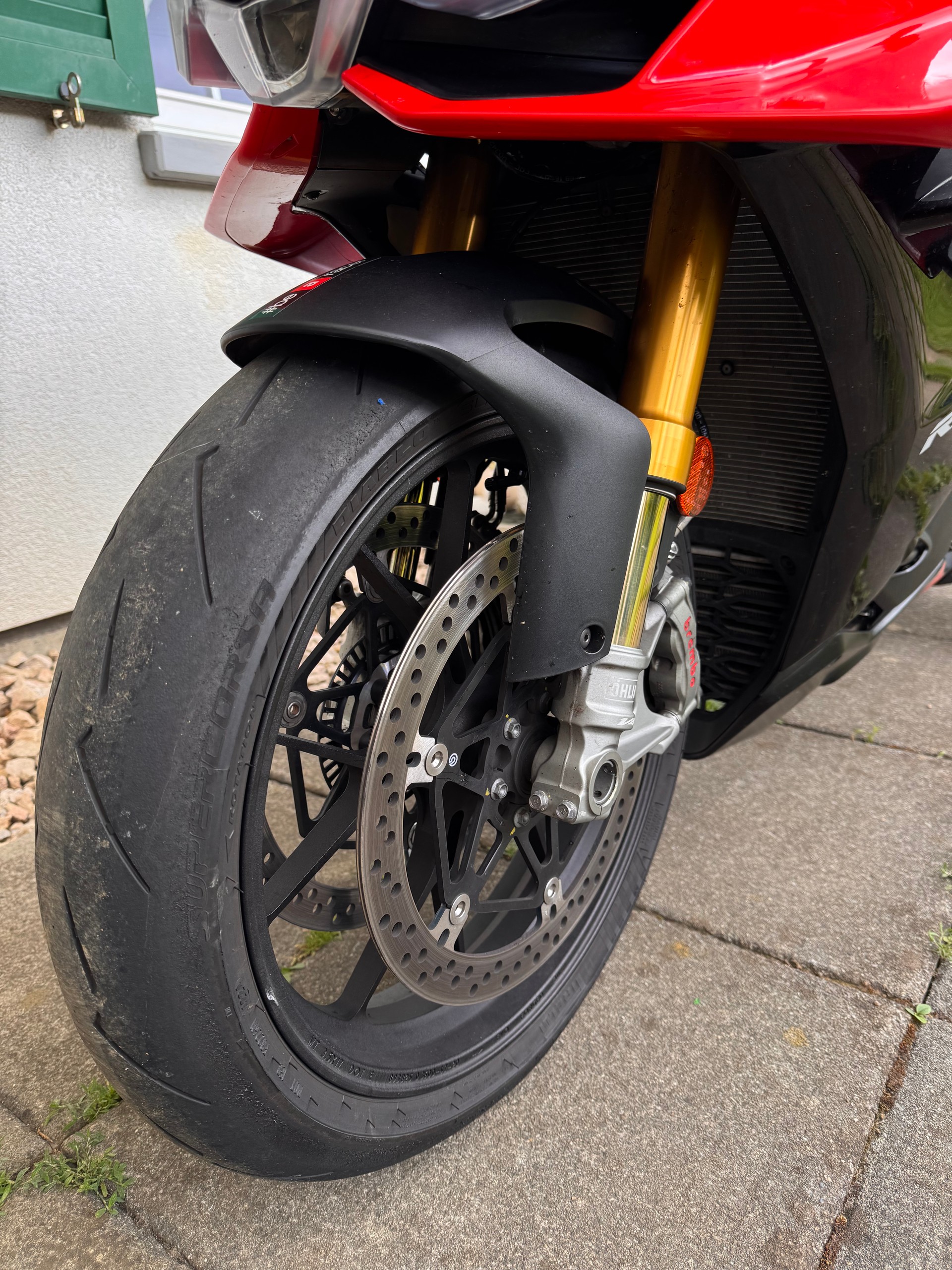 APRILIA RSV4 1100 Factory-image-8