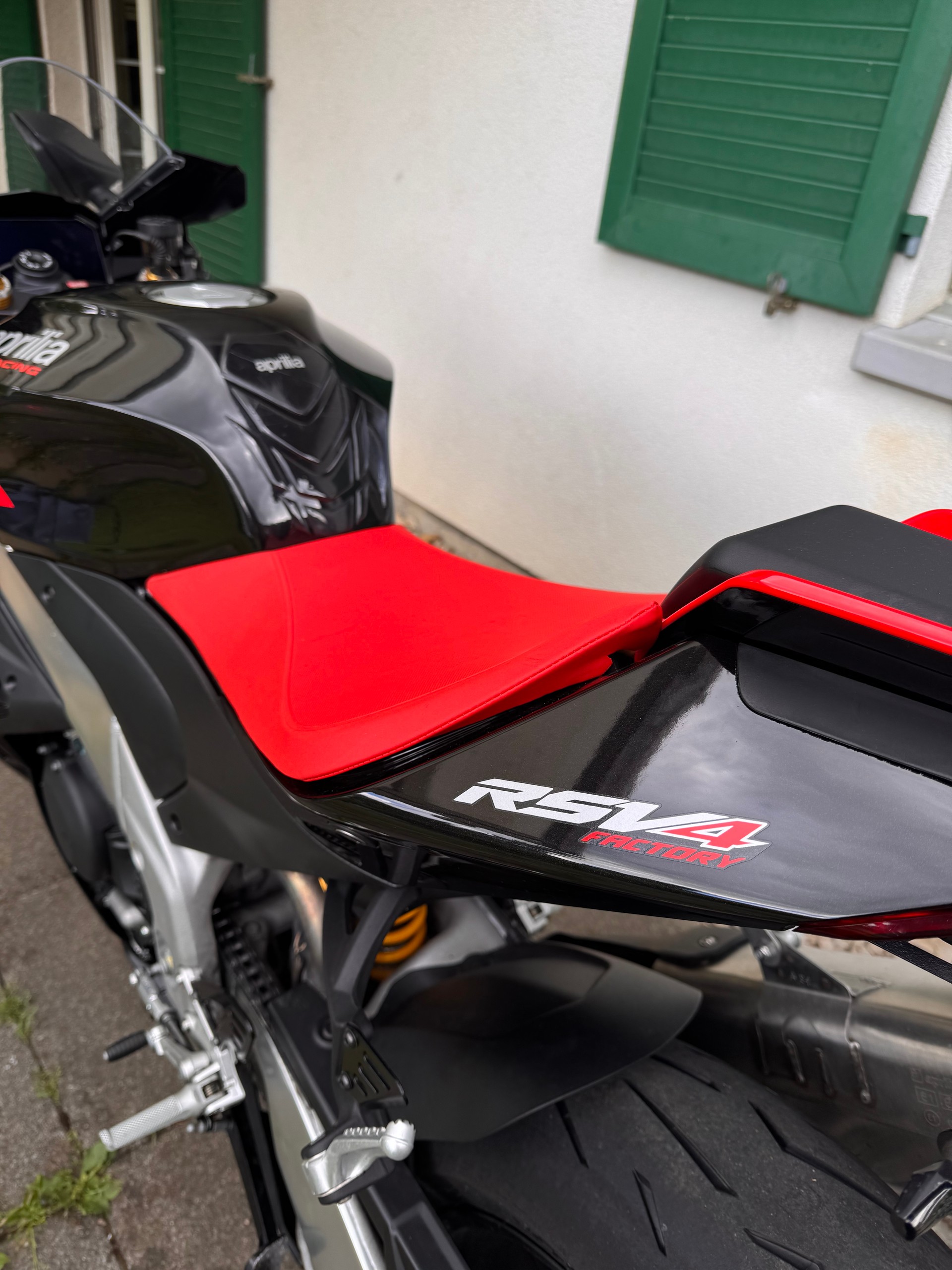APRILIA RSV4 1100 Factory-image-5