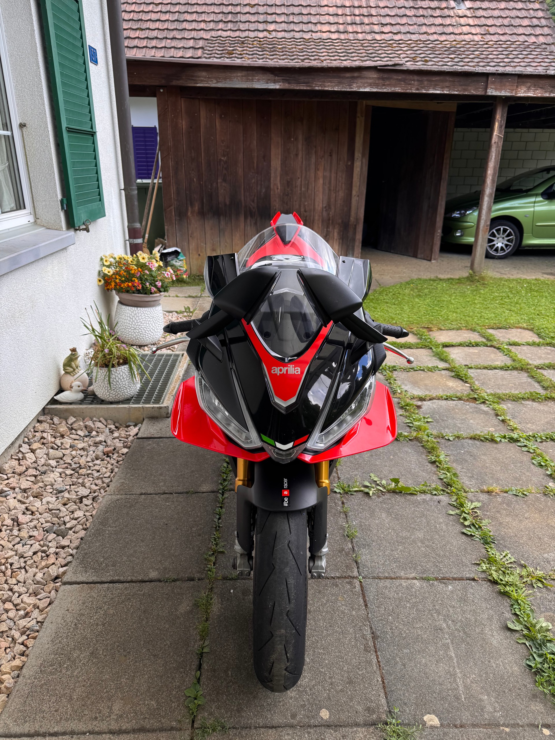 APRILIA RSV4 1100 Factory-image-1