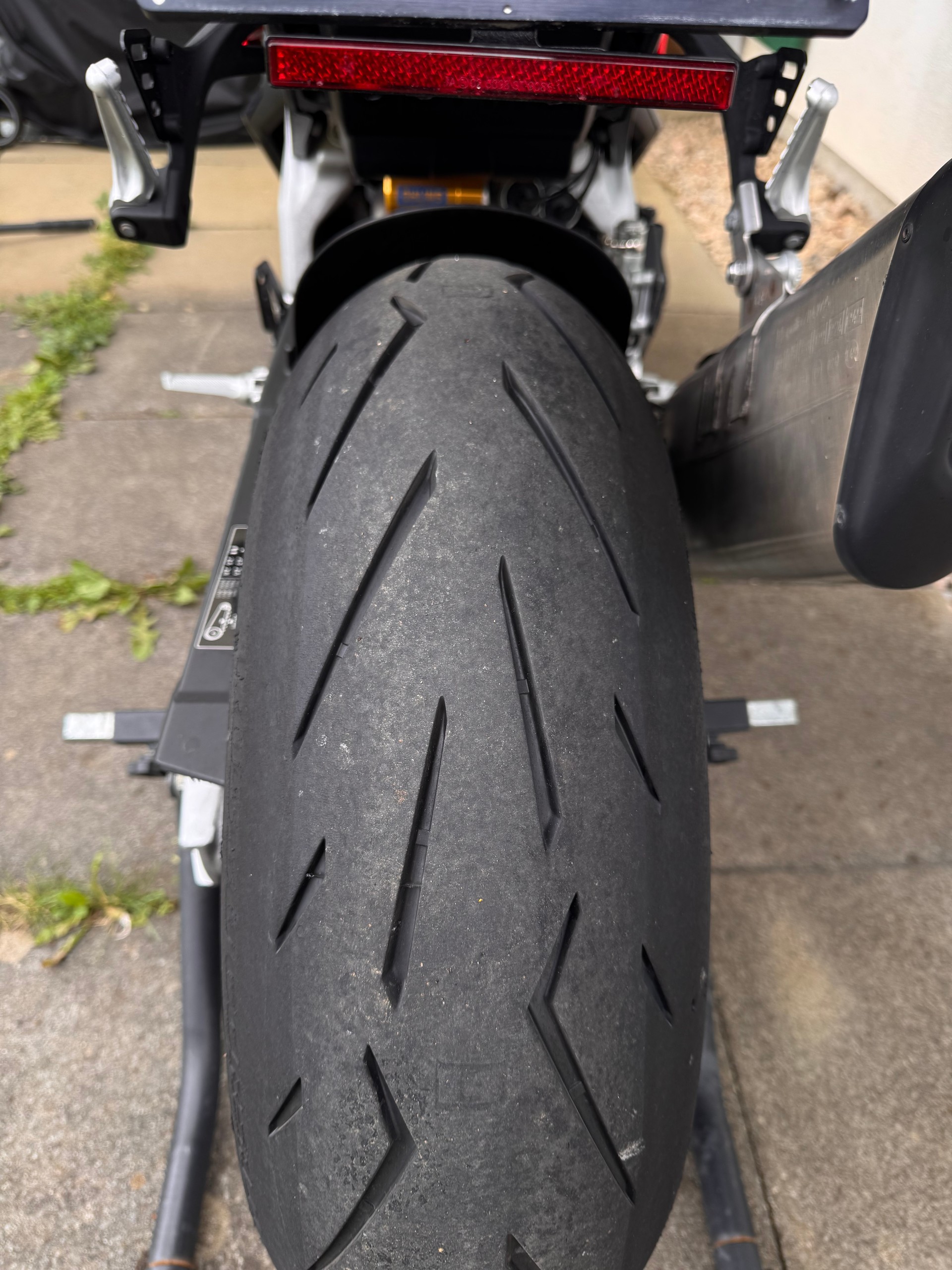 APRILIA RSV4 1100 Factory-image-6