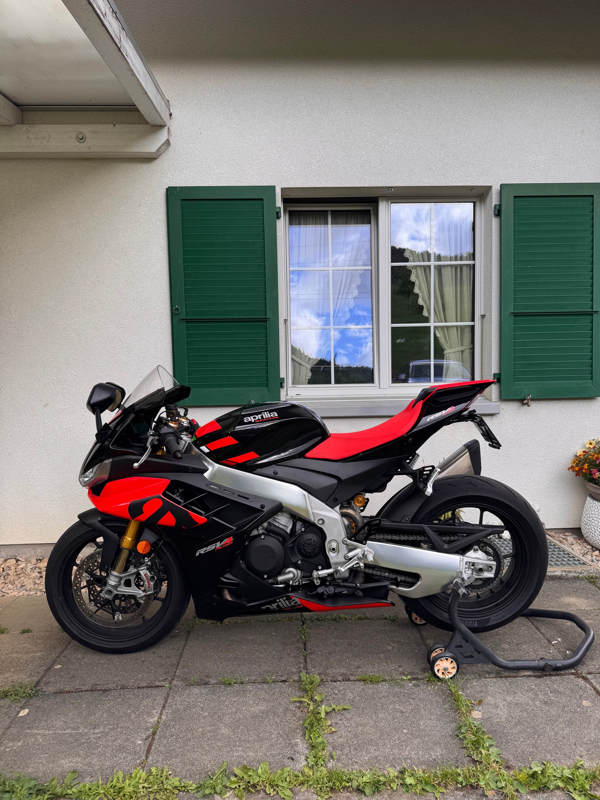 APRILIA RSV4 1100 Factory-image-0