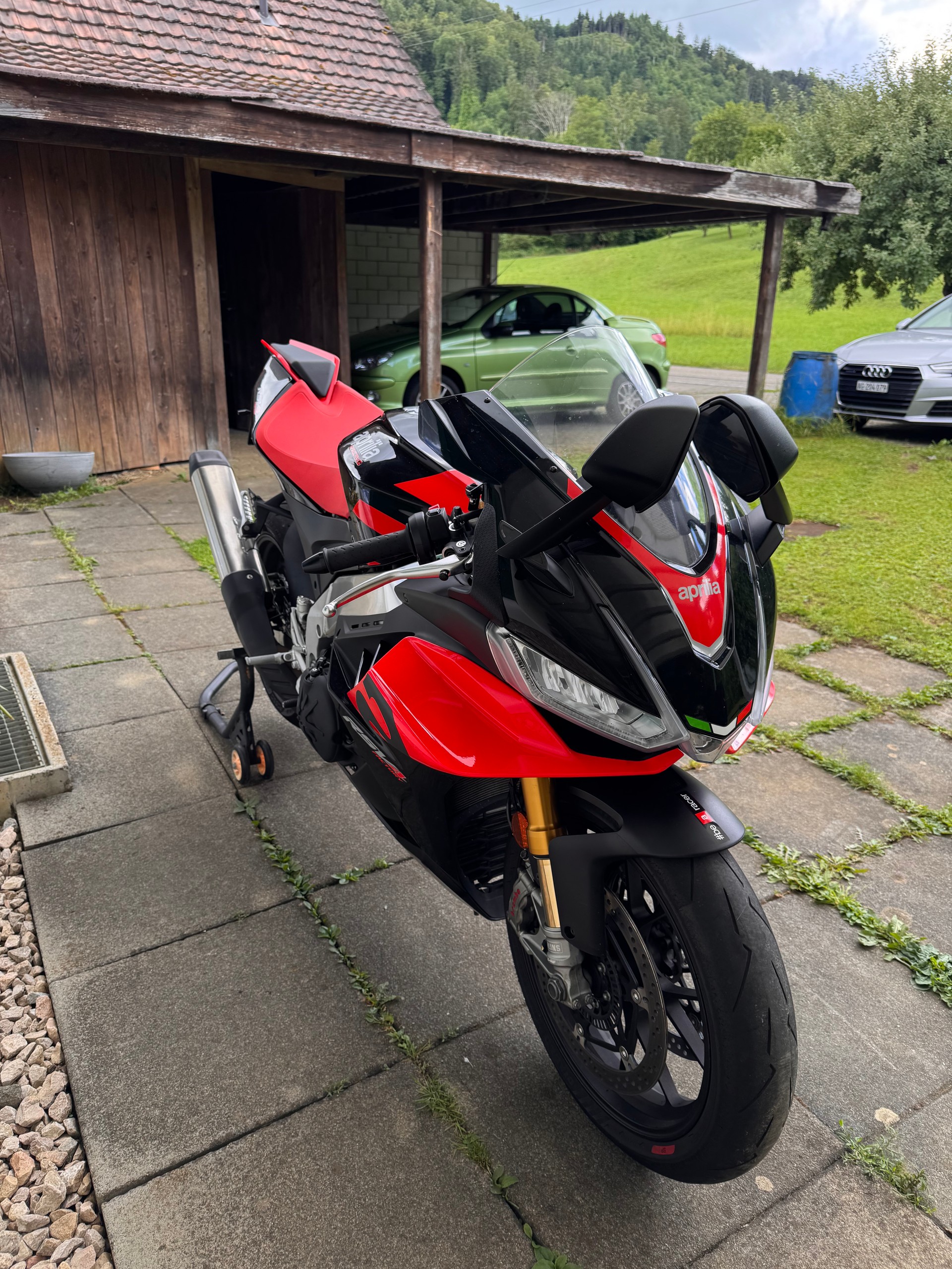 APRILIA RSV4 1100 Factory-image-9