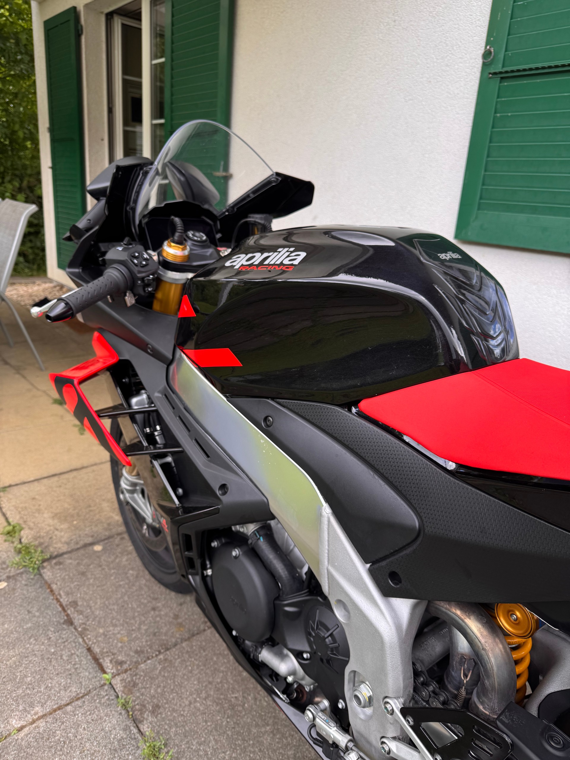 APRILIA RSV4 1100 Factory-image-2