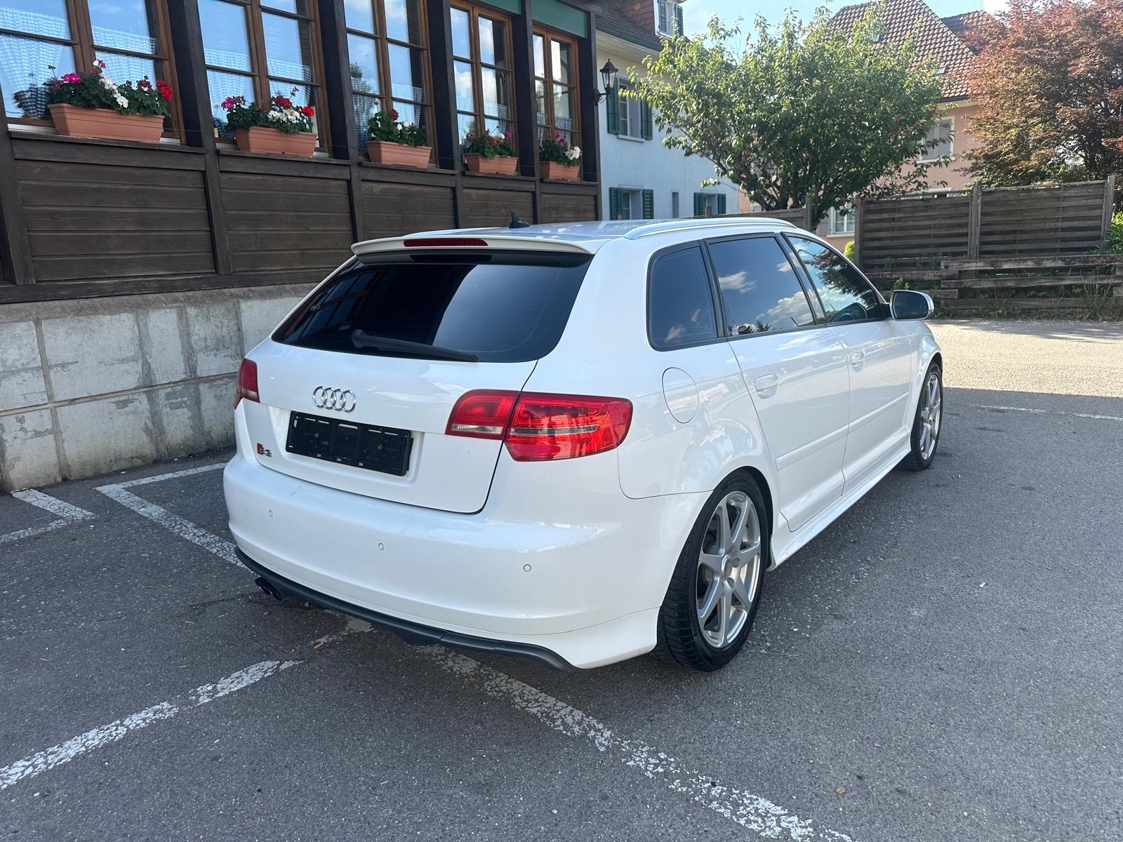 AUDI S3 Sportback 2.0 TFSI quattro S-tronic-showroom-element-2