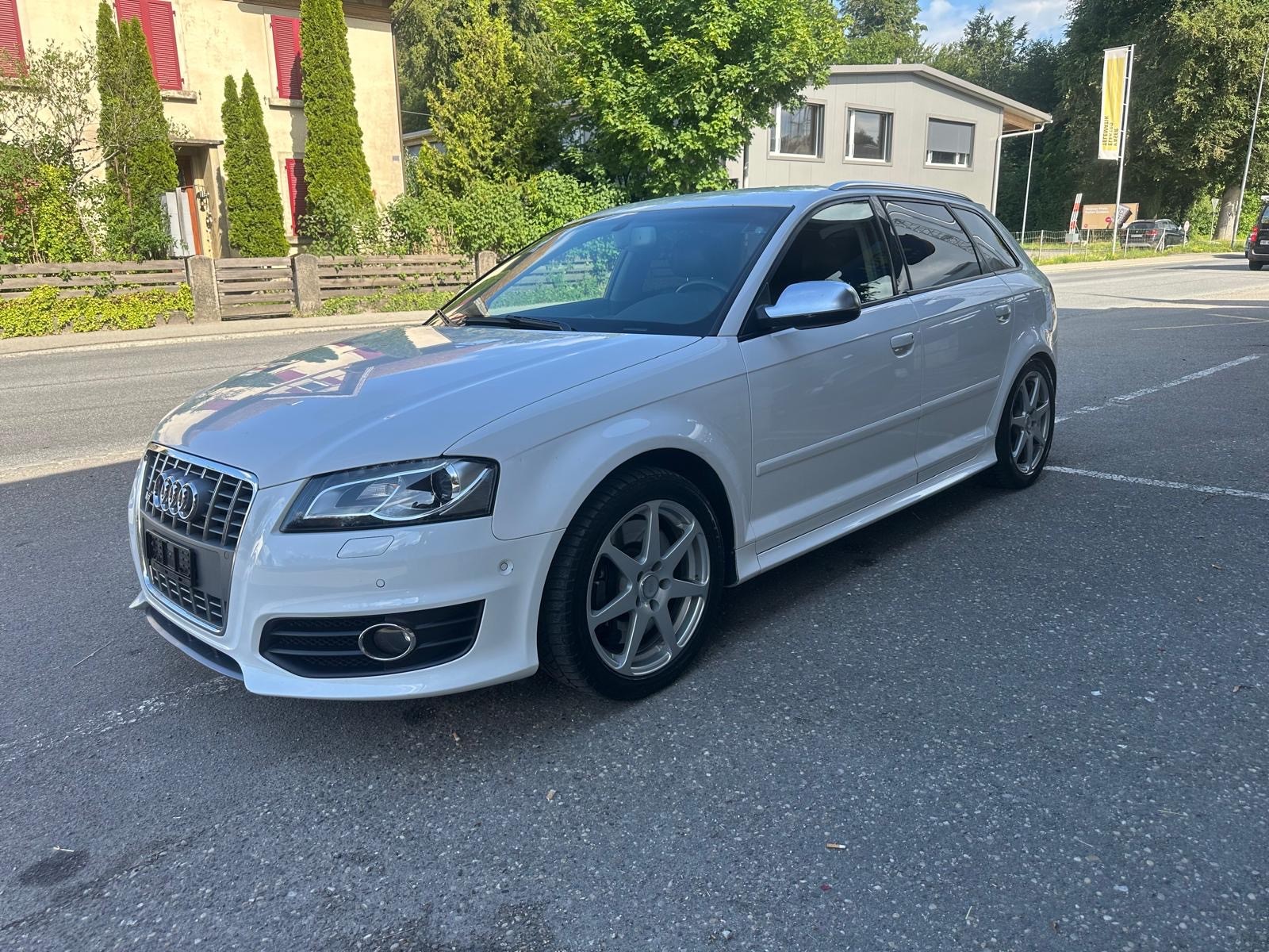 AUDI S3 Sportback 2.0 TFSI quattro S-tronic-showroom-element-1