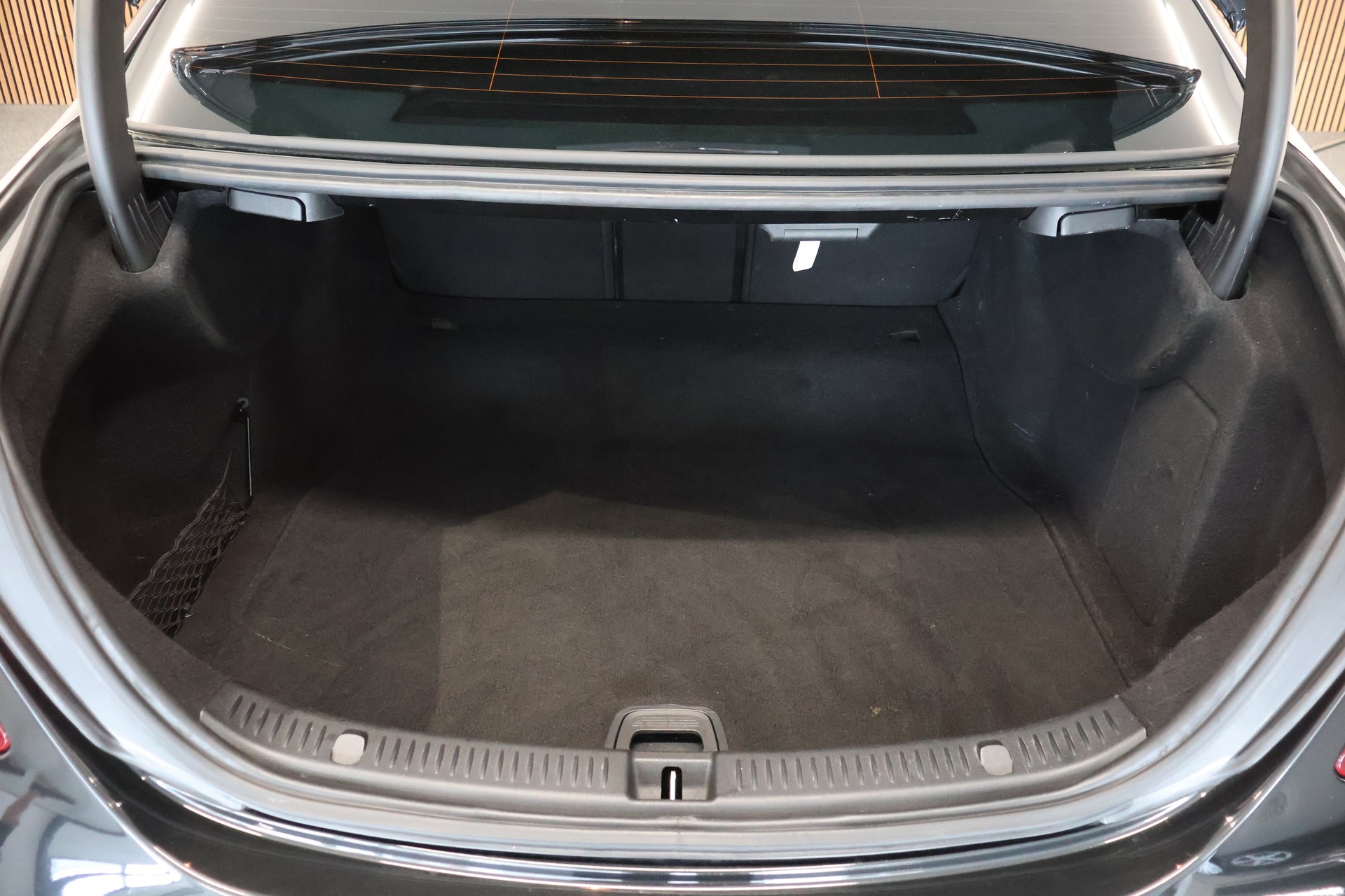MERCEDES-BENZ E 220 d AMG Line 9G-Tronic-image-12