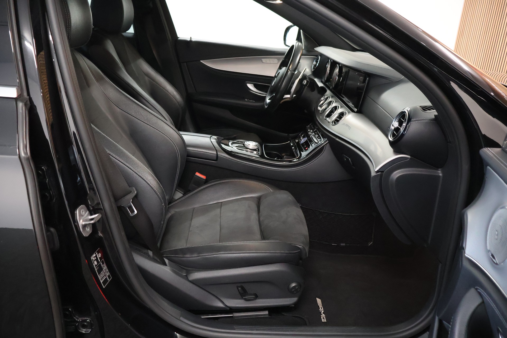 MERCEDES-BENZ E 220 d AMG Line 9G-Tronic-image-14