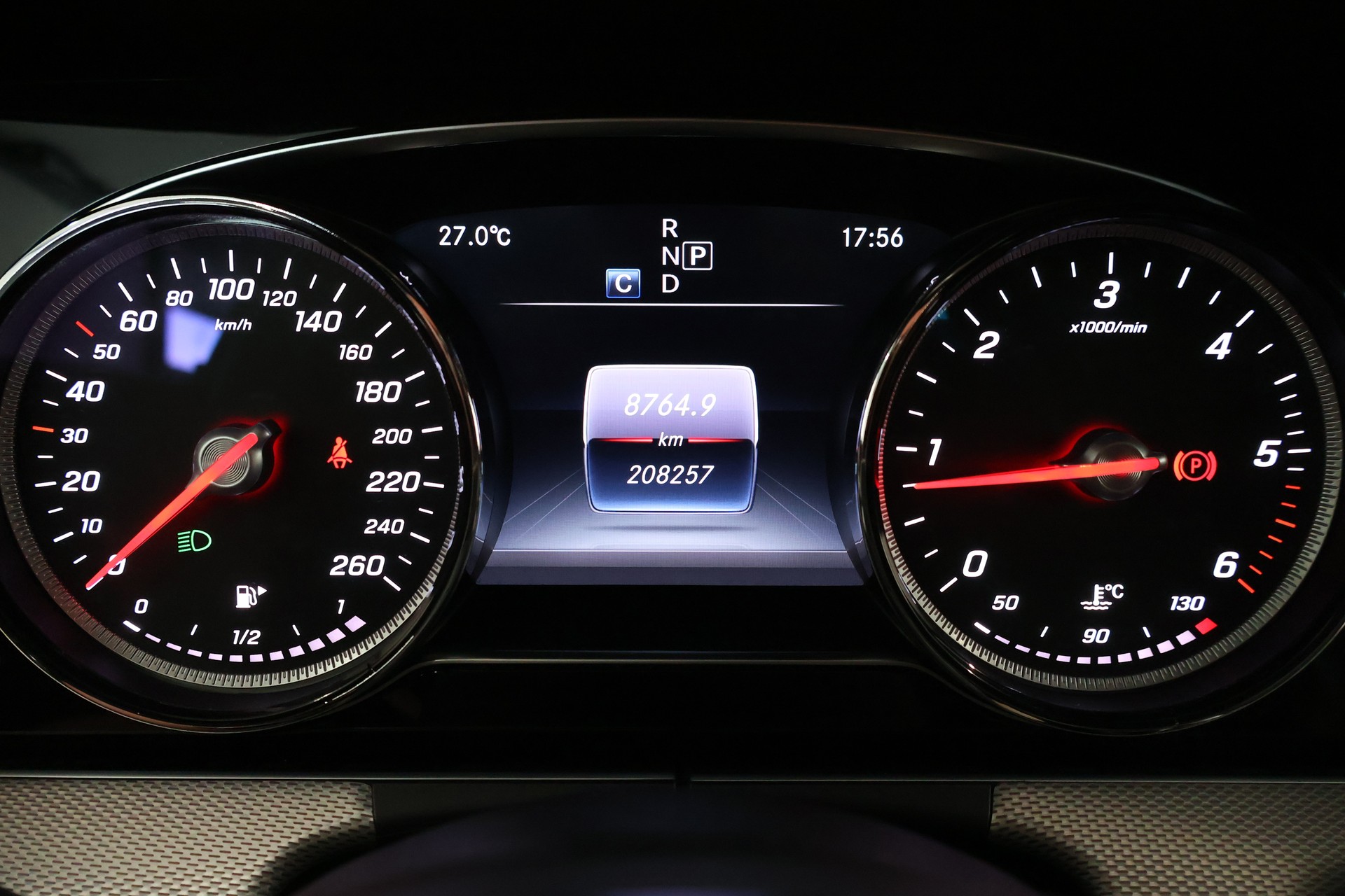 MERCEDES-BENZ E 220 d AMG Line 9G-Tronic-image-21