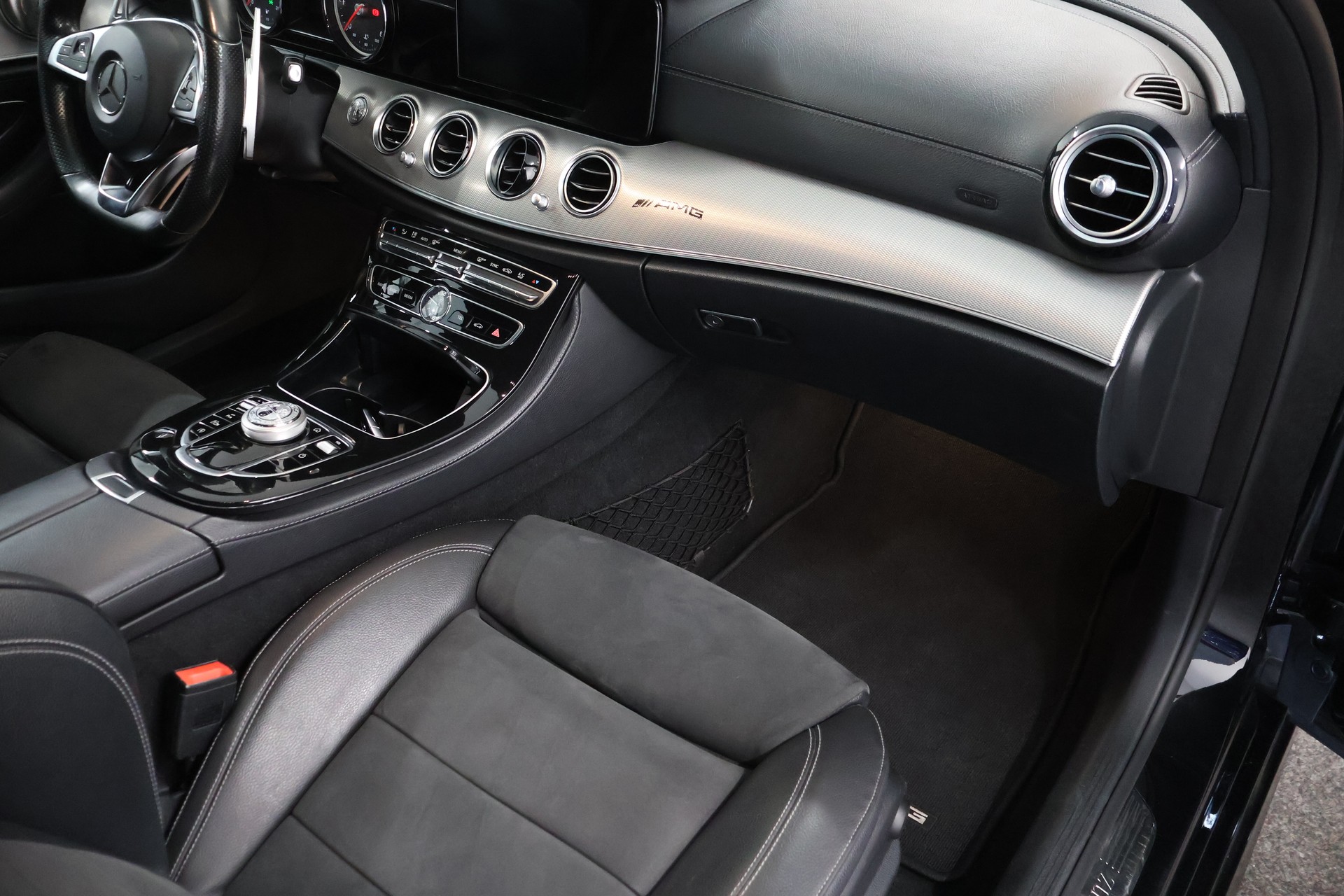 MERCEDES-BENZ E 220 d AMG Line 9G-Tronic-image-15