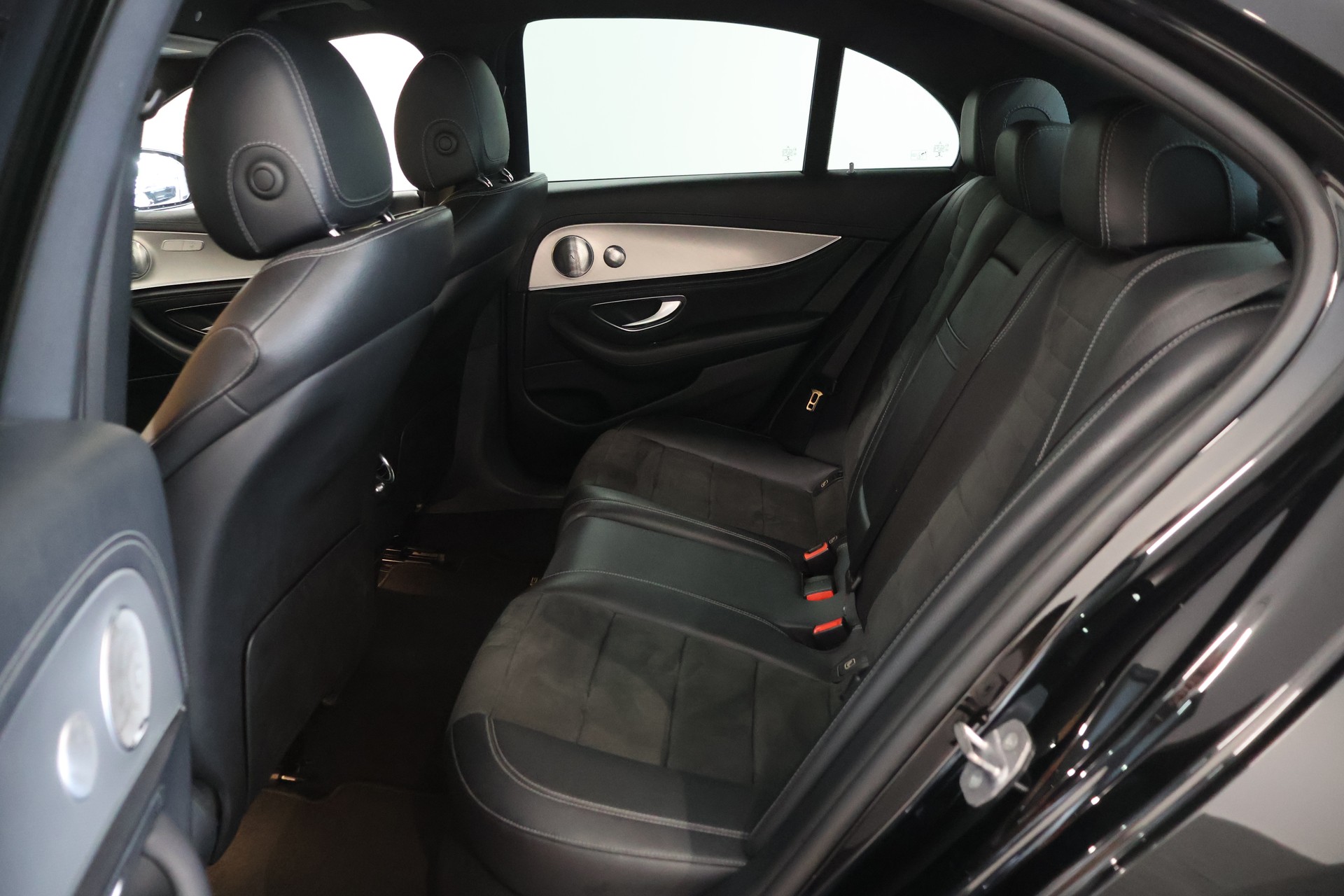MERCEDES-BENZ E 220 d AMG Line 9G-Tronic-image-11