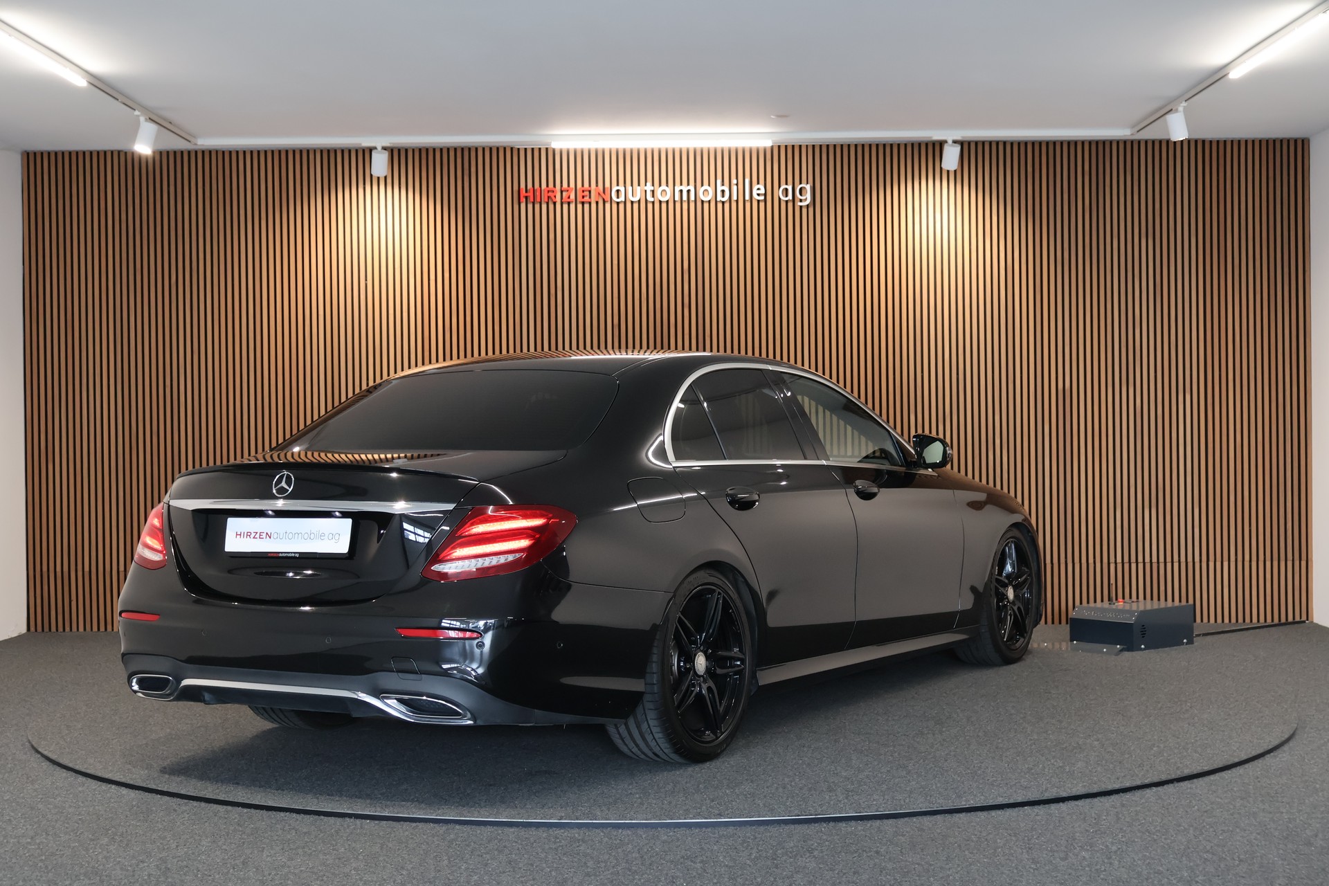 MERCEDES-BENZ E 220 d AMG Line 9G-Tronic-image-4