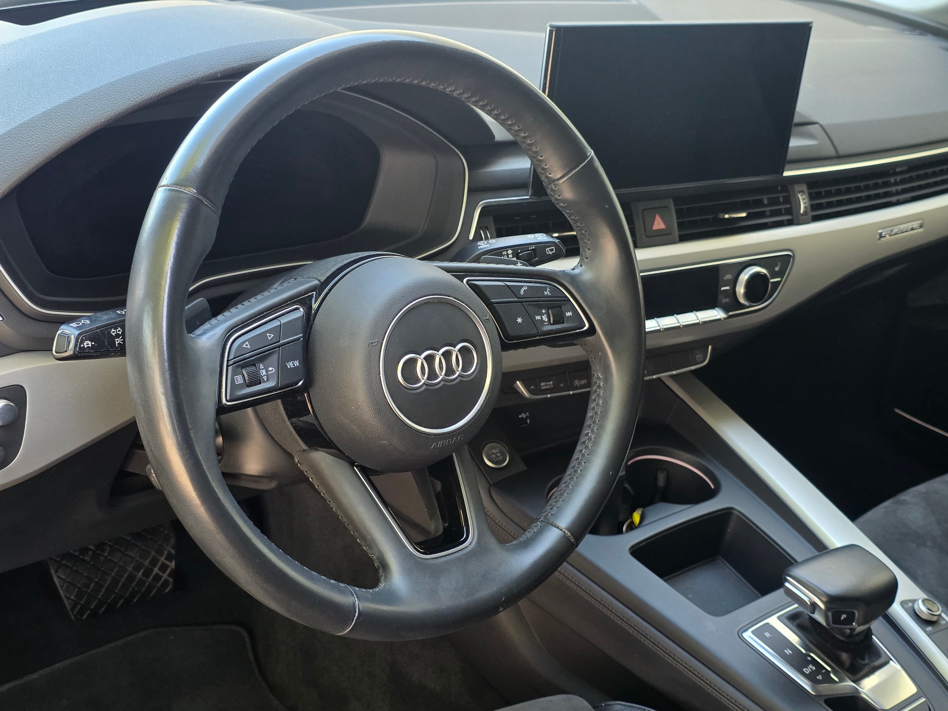 AUDI A4 Avant 40 TDI S Line Quattro S-tronic * CH-Fahrzeug *-image-11