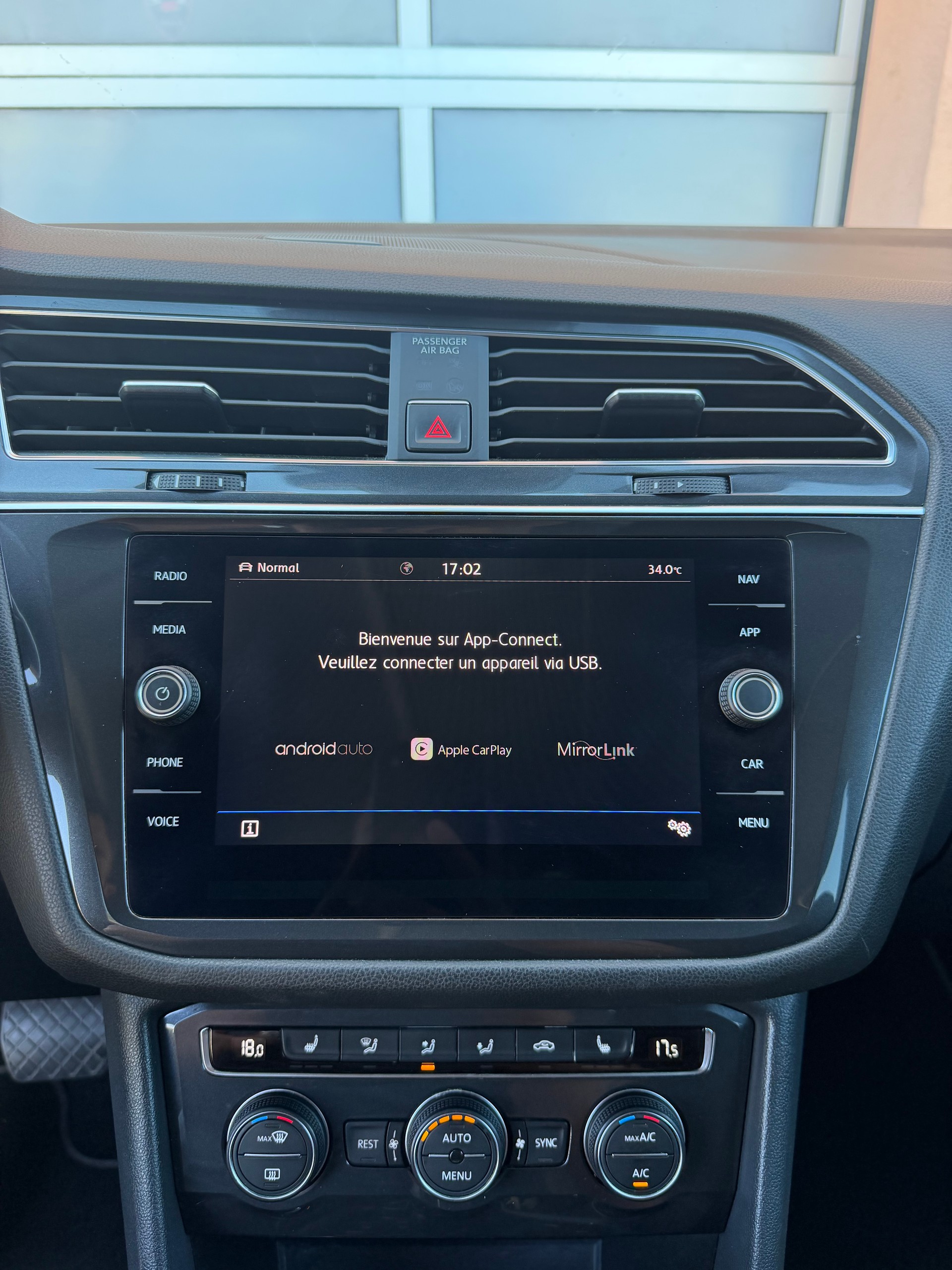 VW Tiguan Allspace 2.0 TDI SCR Comfortline 4MotionDSG 7 Places-image-11
