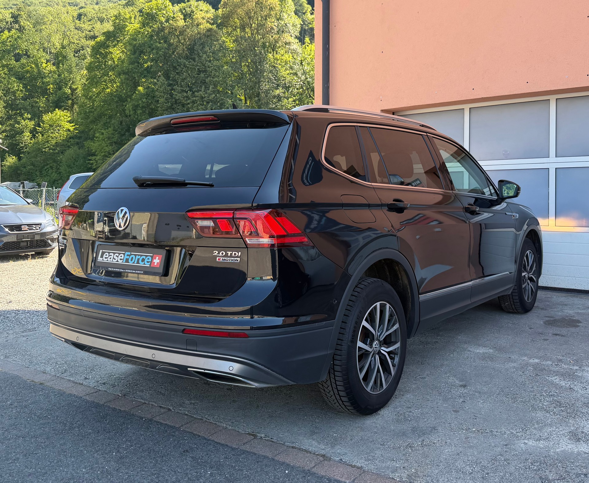 VW Tiguan Allspace 2.0 TDI SCR Comfortline 4MotionDSG 7 Places-showroom-element-2