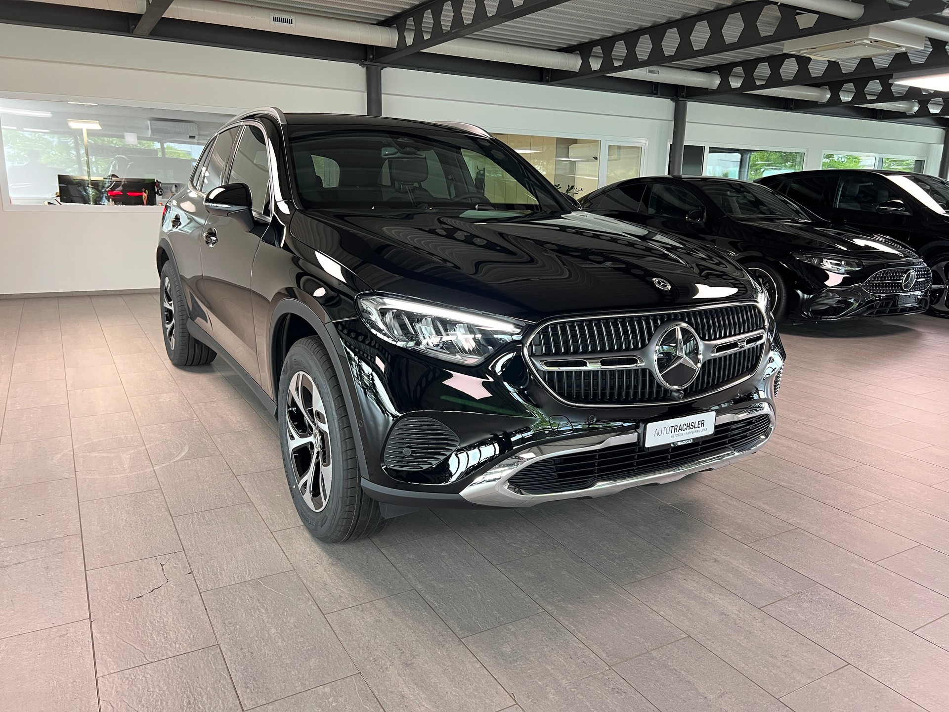 MERCEDES-BENZ GLC 300 e 4Matic EQ Star 9G-Tronic-image-2