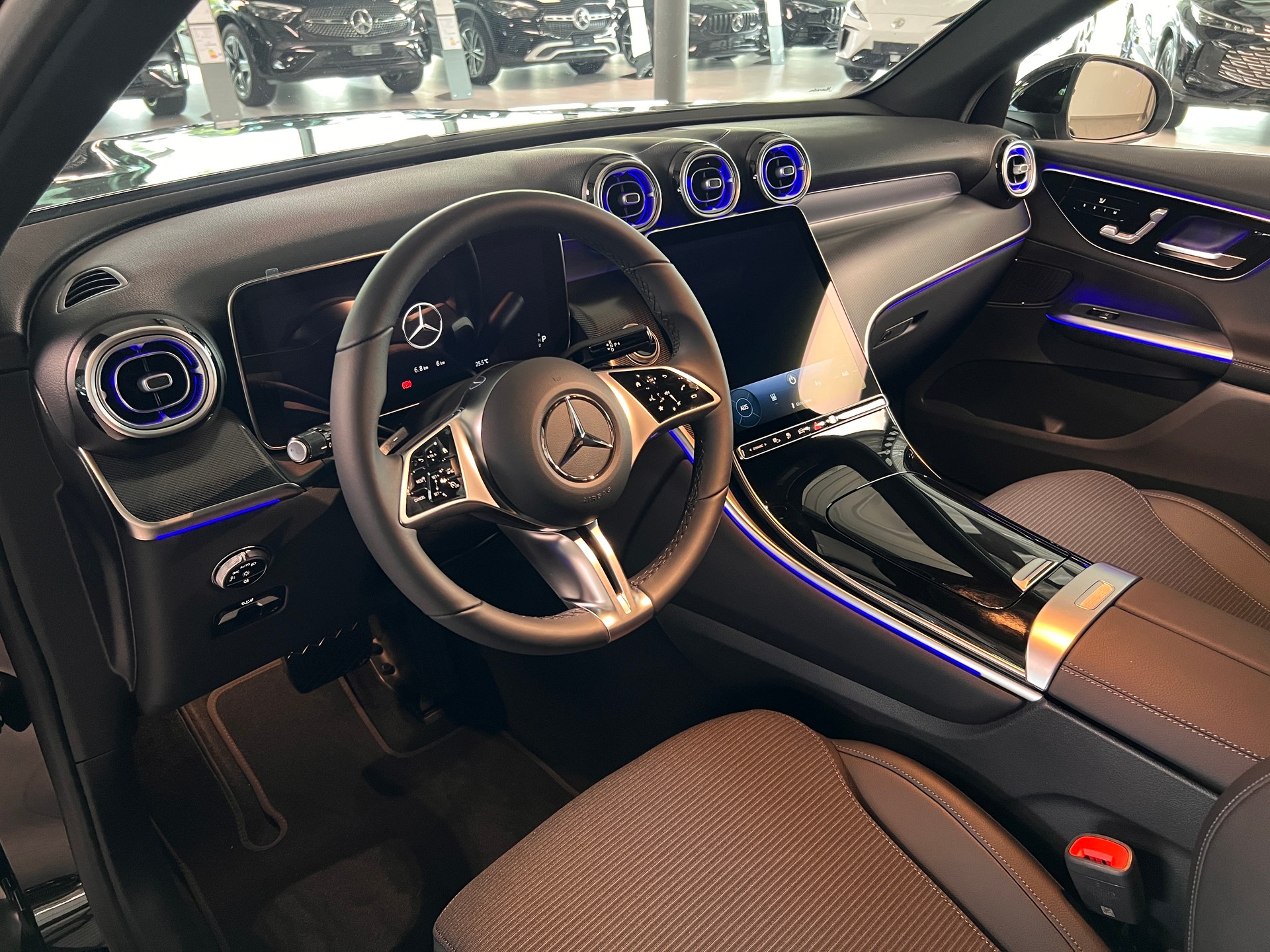 MERCEDES-BENZ GLC 300 e 4Matic EQ Star 9G-Tronic-image-10