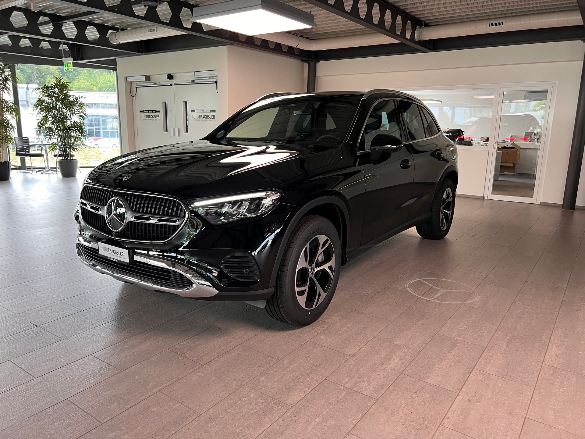 MERCEDES-BENZ GLC 300 e 4Matic EQ Star 9G-Tronic-image-3