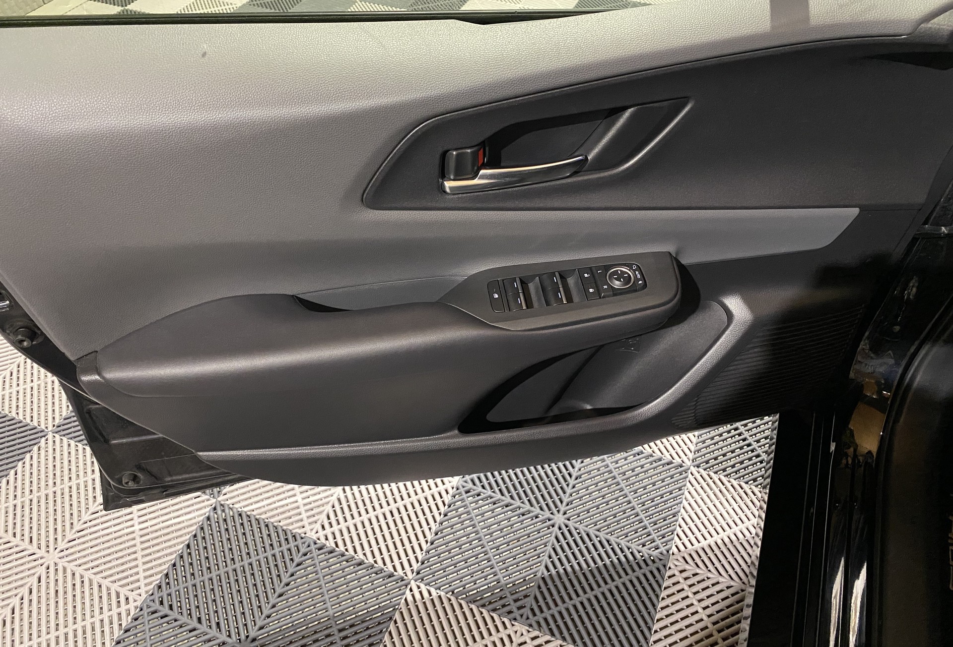 TOYOTA Prius 2.0 VVT-i Plug-in Hybrid Trend-image-13