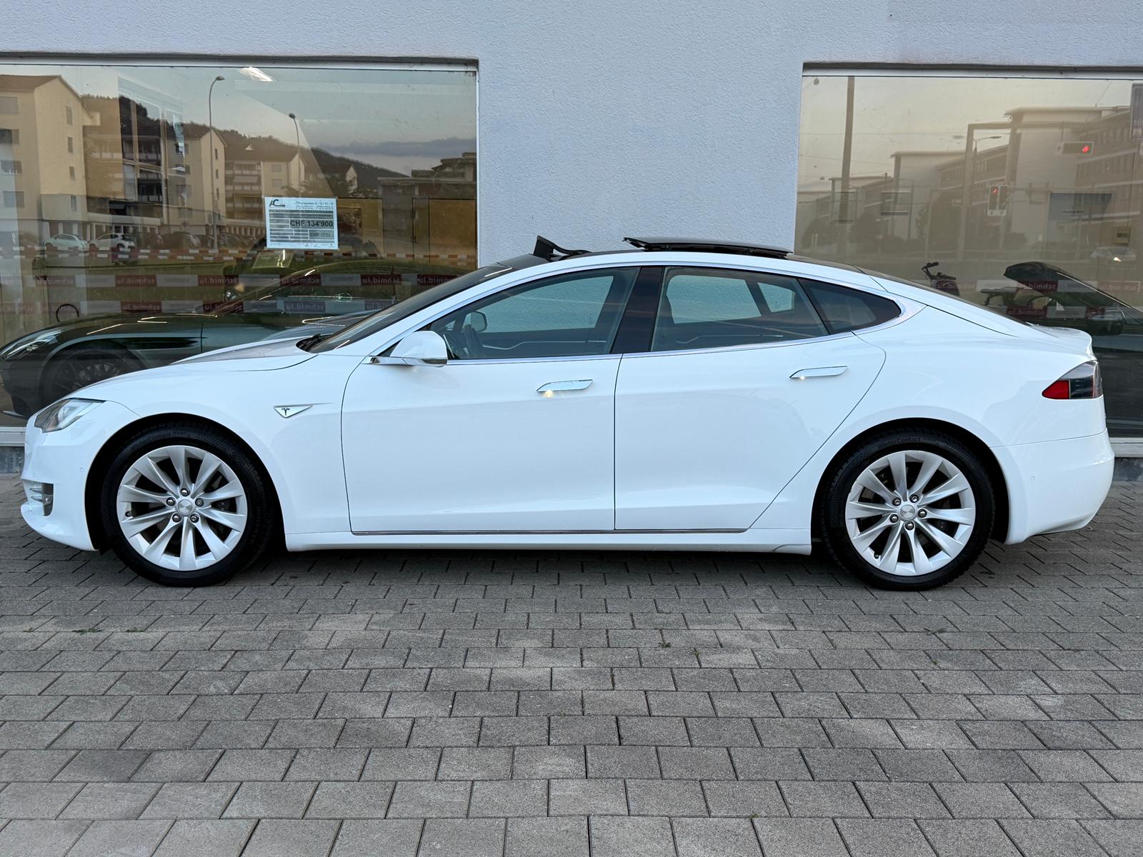 TESLA Model S 60 **FREE SUPERCHARGE**-showroom-element-3