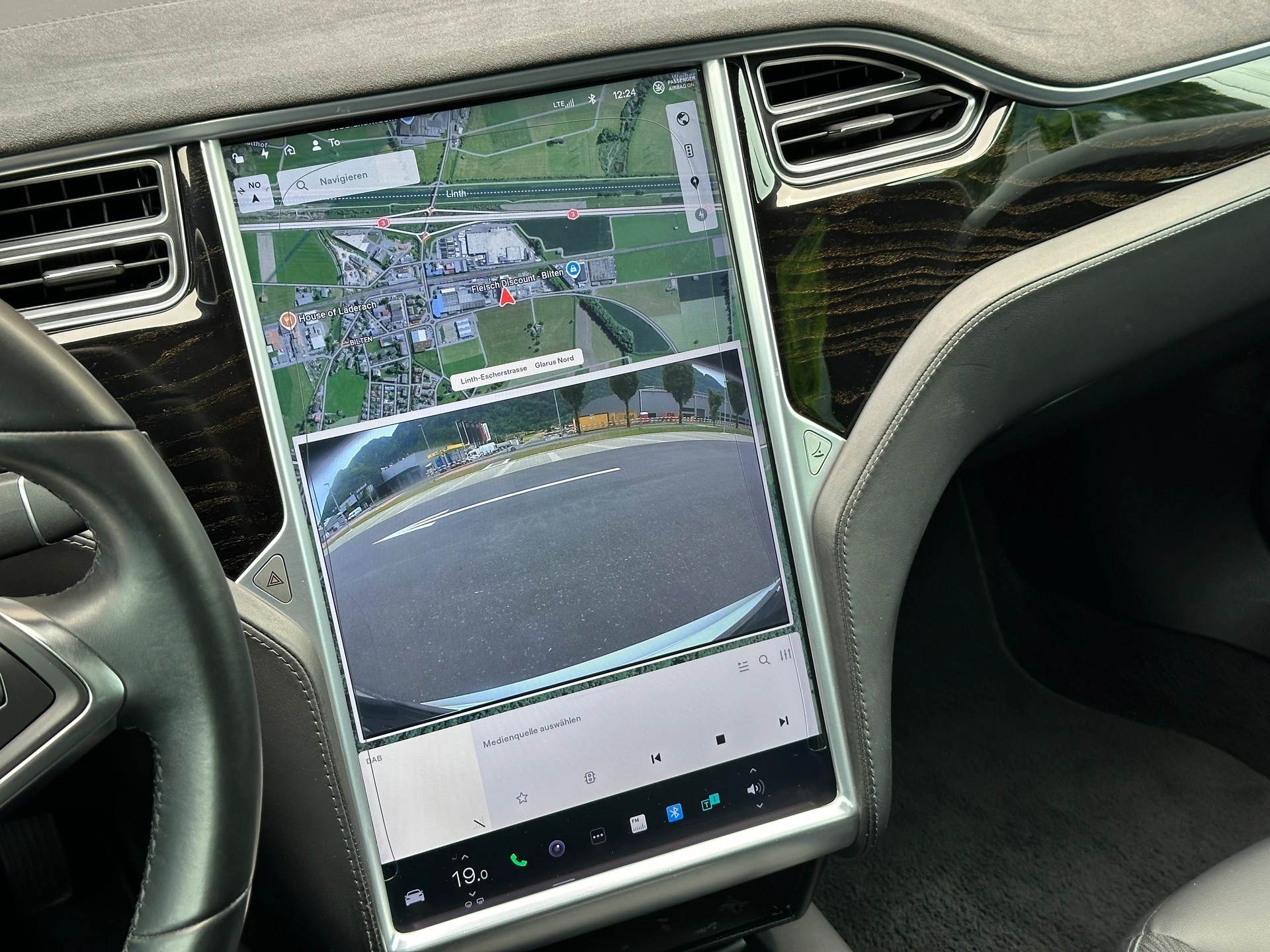 TESLA Model S 60 **FREE SUPERCHARGE**-image-17