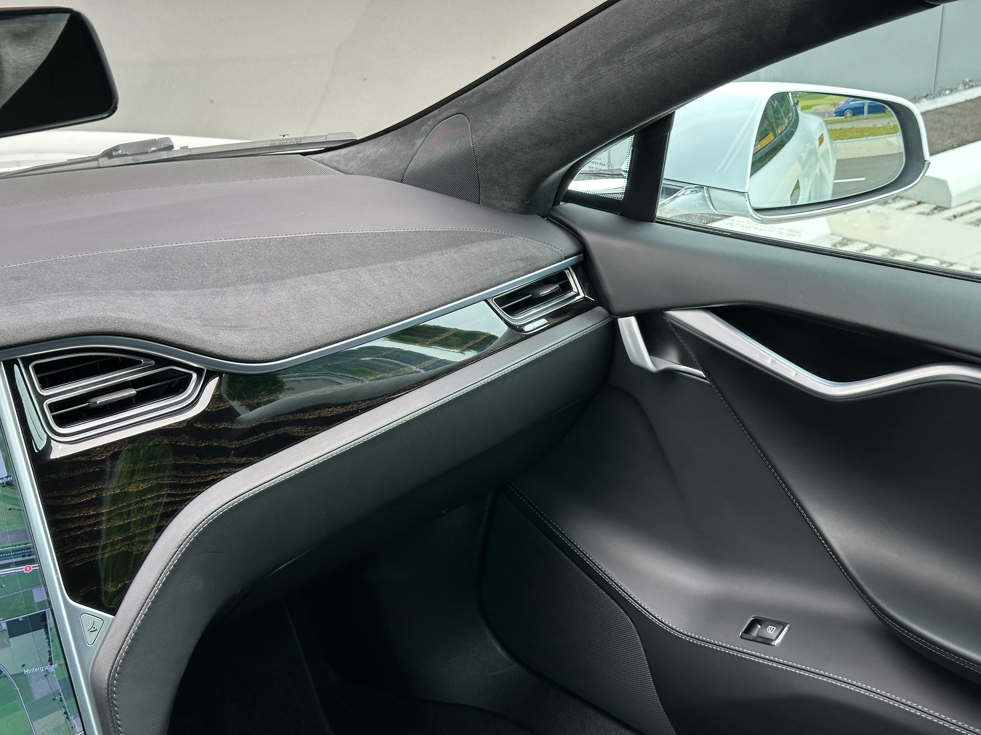 TESLA Model S 60 **FREE SUPERCHARGE**-image-11
