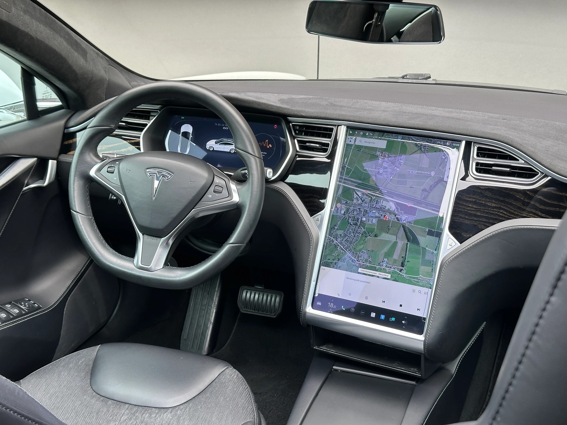 TESLA Model S 60 **FREE SUPERCHARGE**-image-8