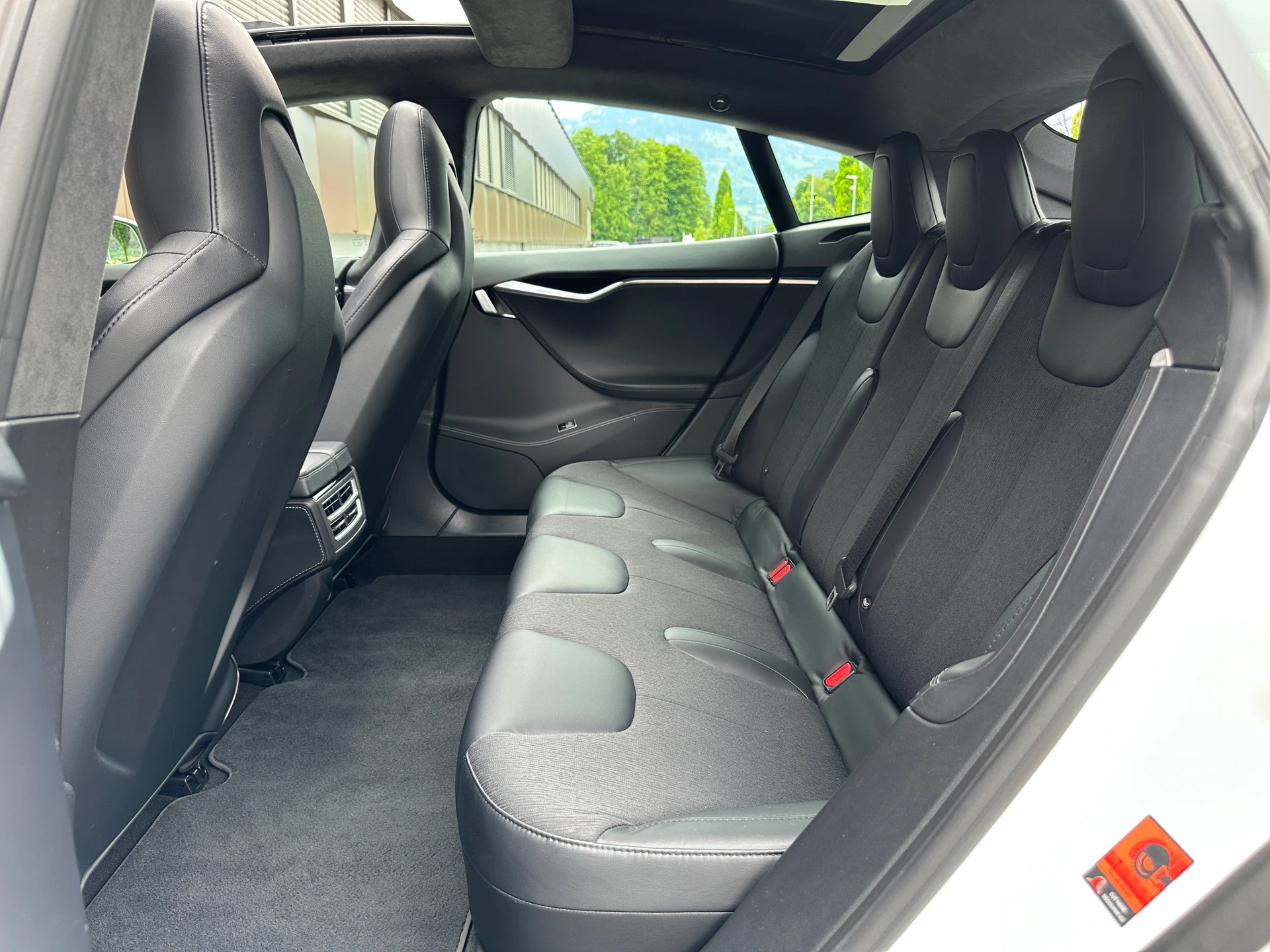 TESLA Model S 60 **FREE SUPERCHARGE**-image-19