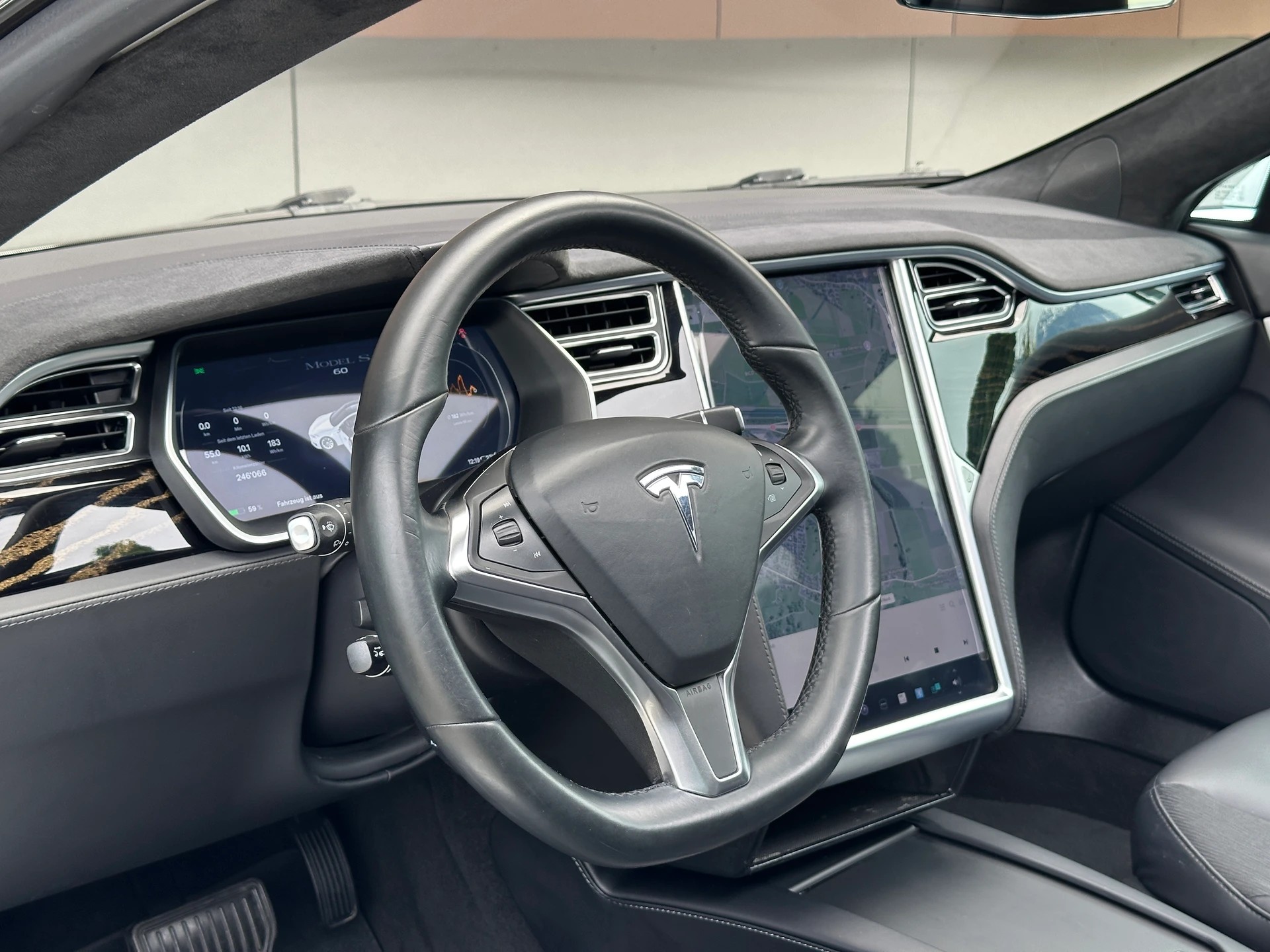 TESLA Model S 60 **FREE SUPERCHARGE**-image-22