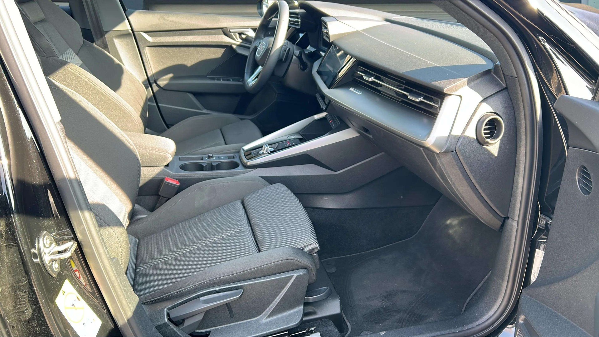 AUDI A3 Sportback 35 TFSI S line Attraction S-tronic mit 5J Werksgarantie oder bis 100000km-image-11