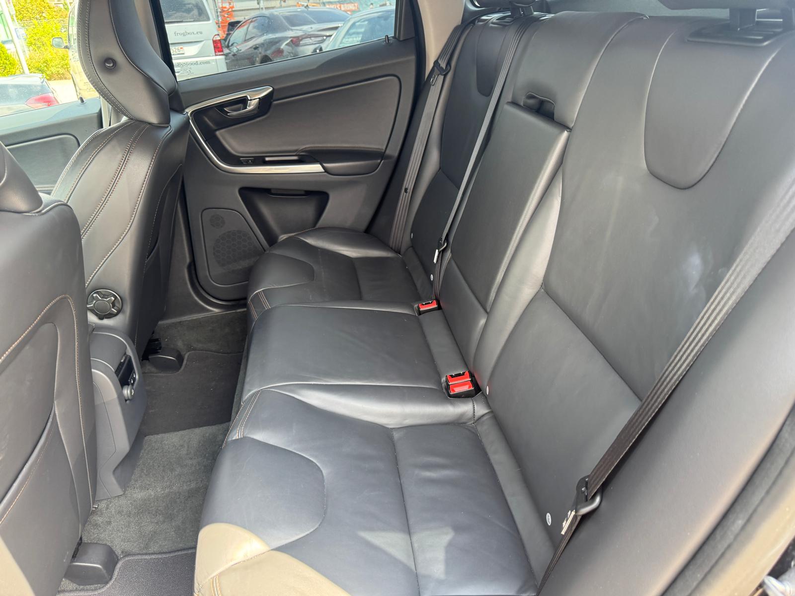 VOLVO XC60 D4 AWD Momentum Geartronic-image-8