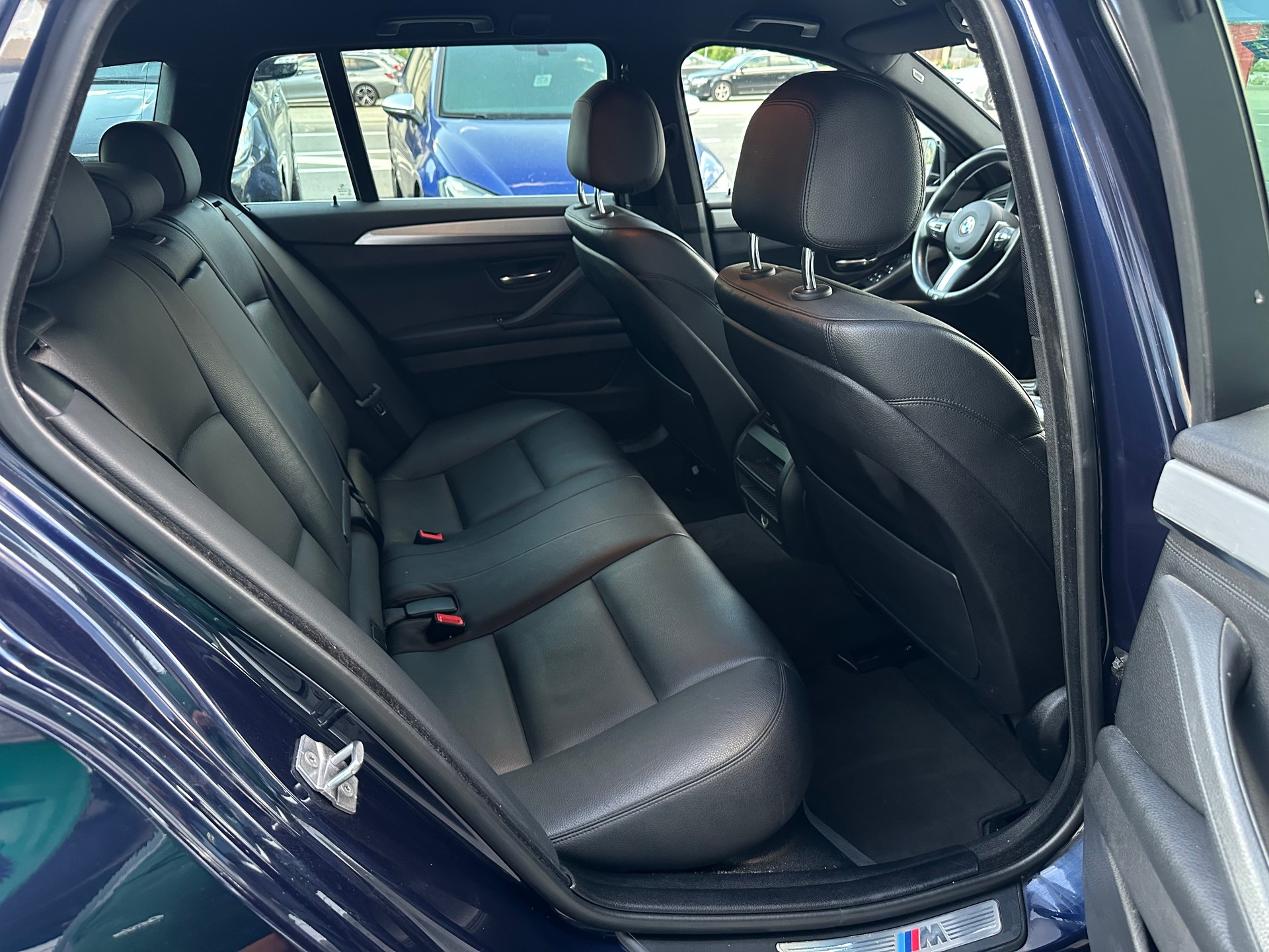 BMW 520d Touring xDrive Luxury Line Steptronic-image-12
