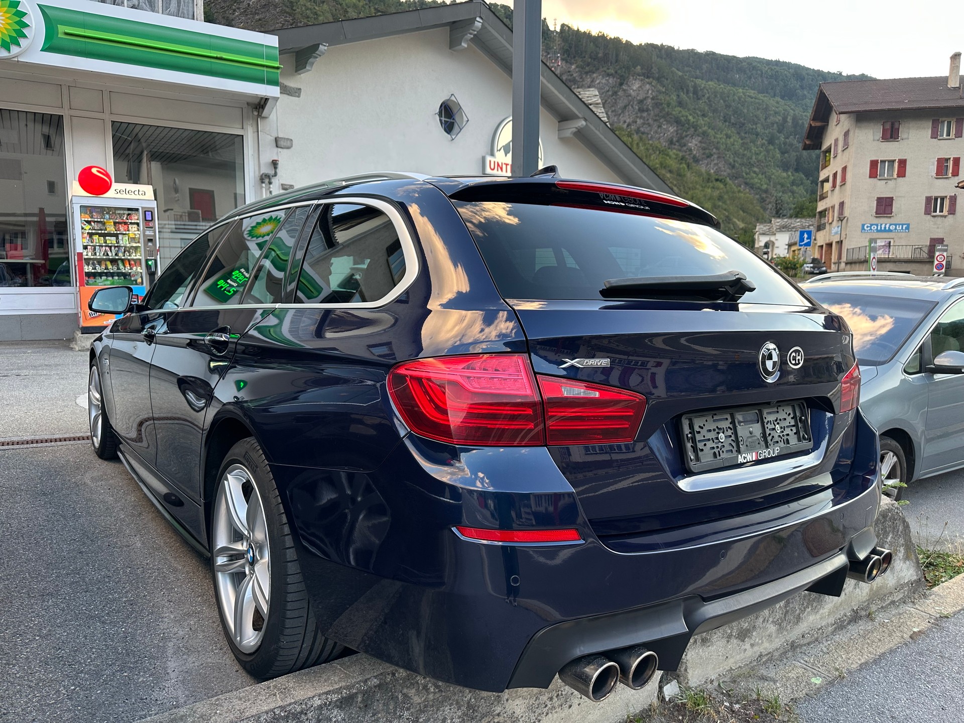 BMW 520d Touring xDrive Luxury Line Steptronic-image-3