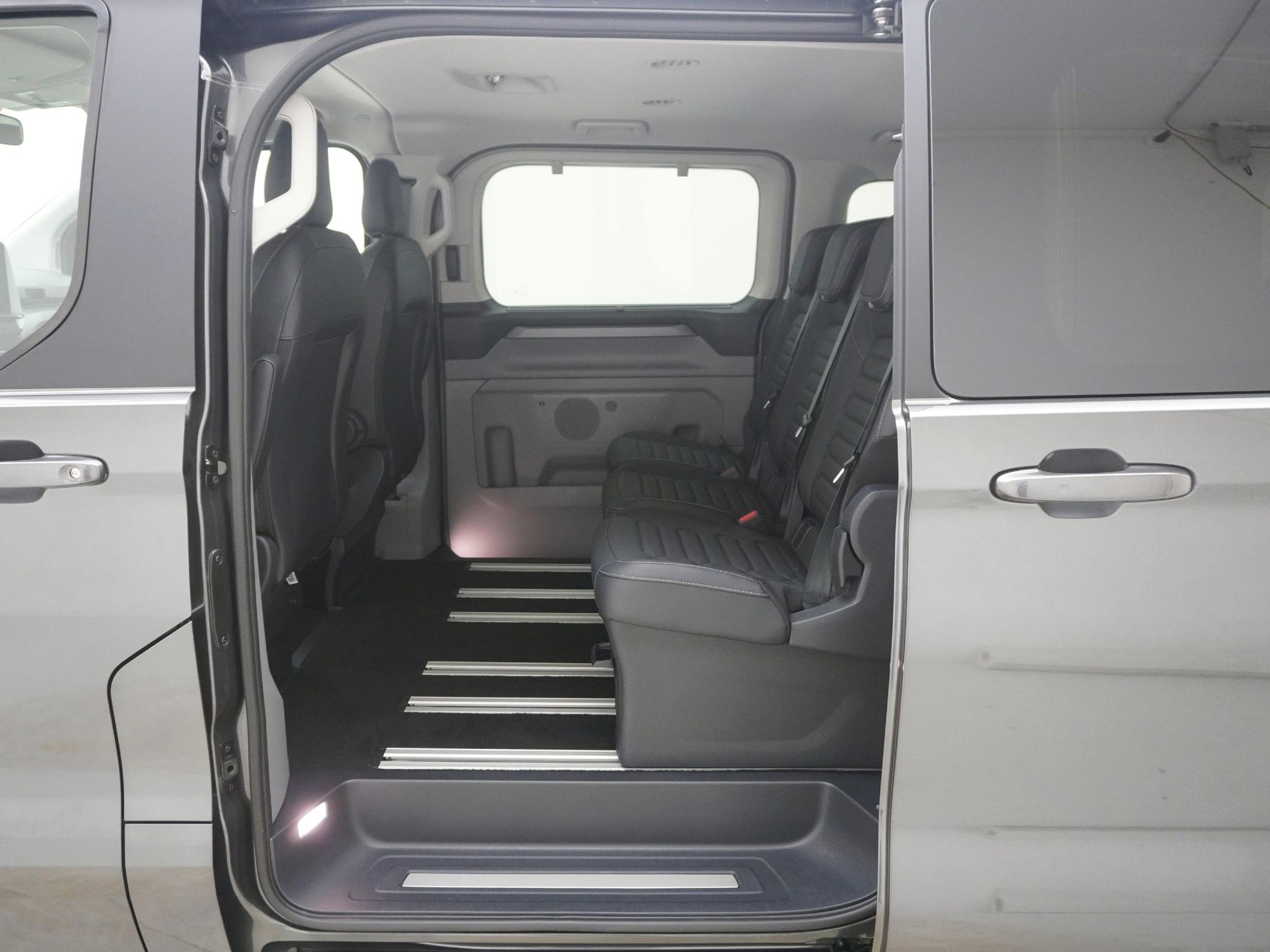 FORD Tourneo Custom L1 2.5 Plug-in-Hybrid Titanium X-image-14