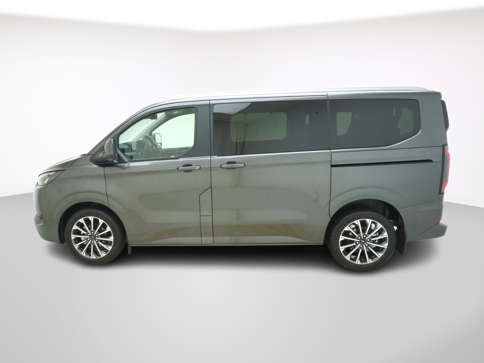 FORD Tourneo Custom L1 2.5 Plug-in-Hybrid Titanium X-showroom-element-1