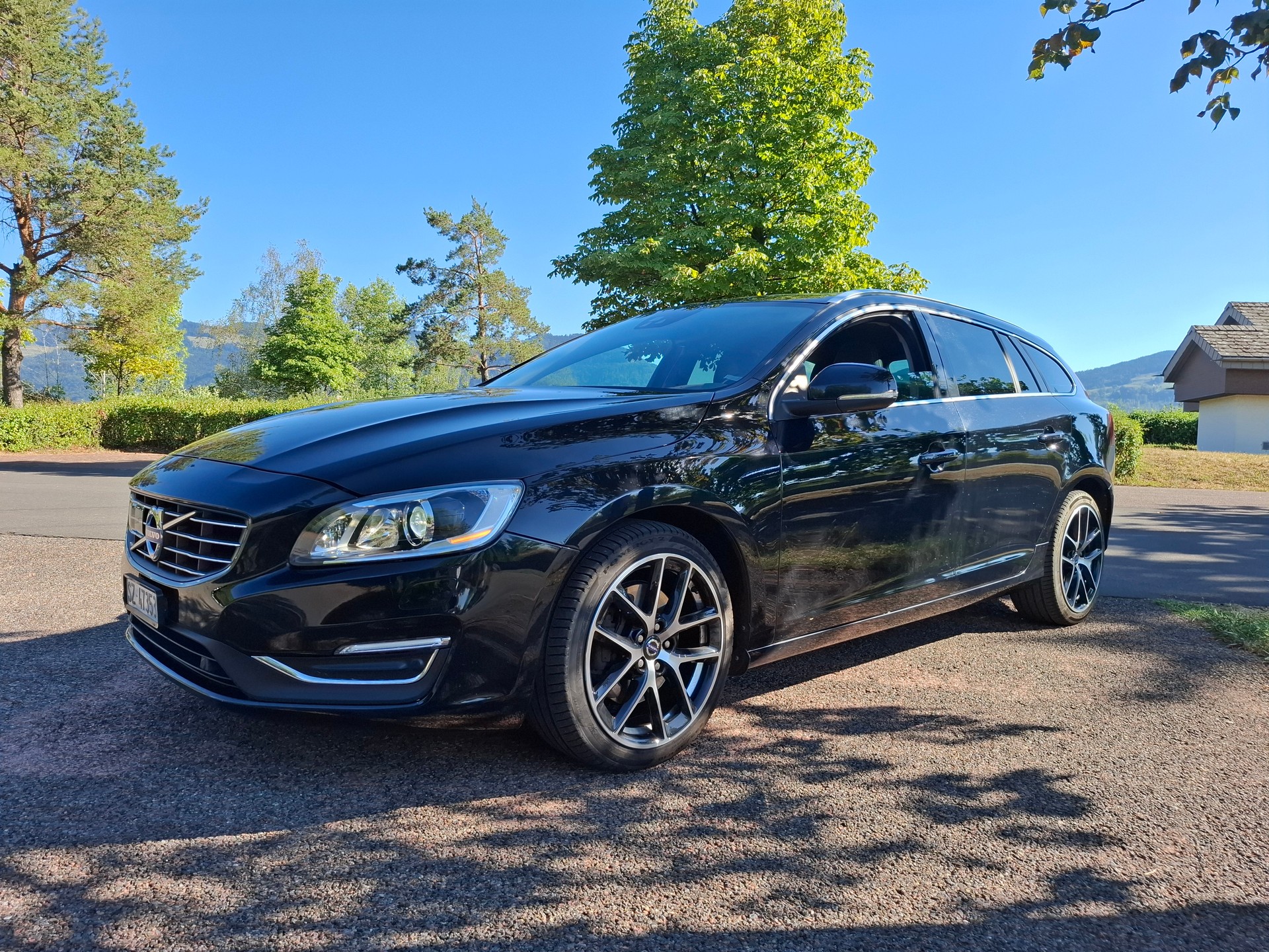 VOLVO V60 D5 AWD Summum Geartronic-image-2