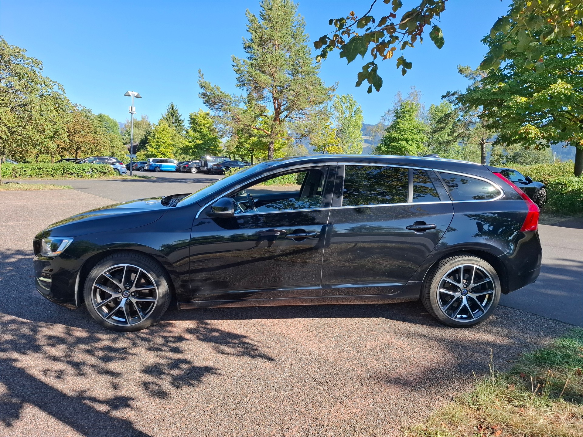 VOLVO V60 D5 AWD Summum Geartronic-image-3