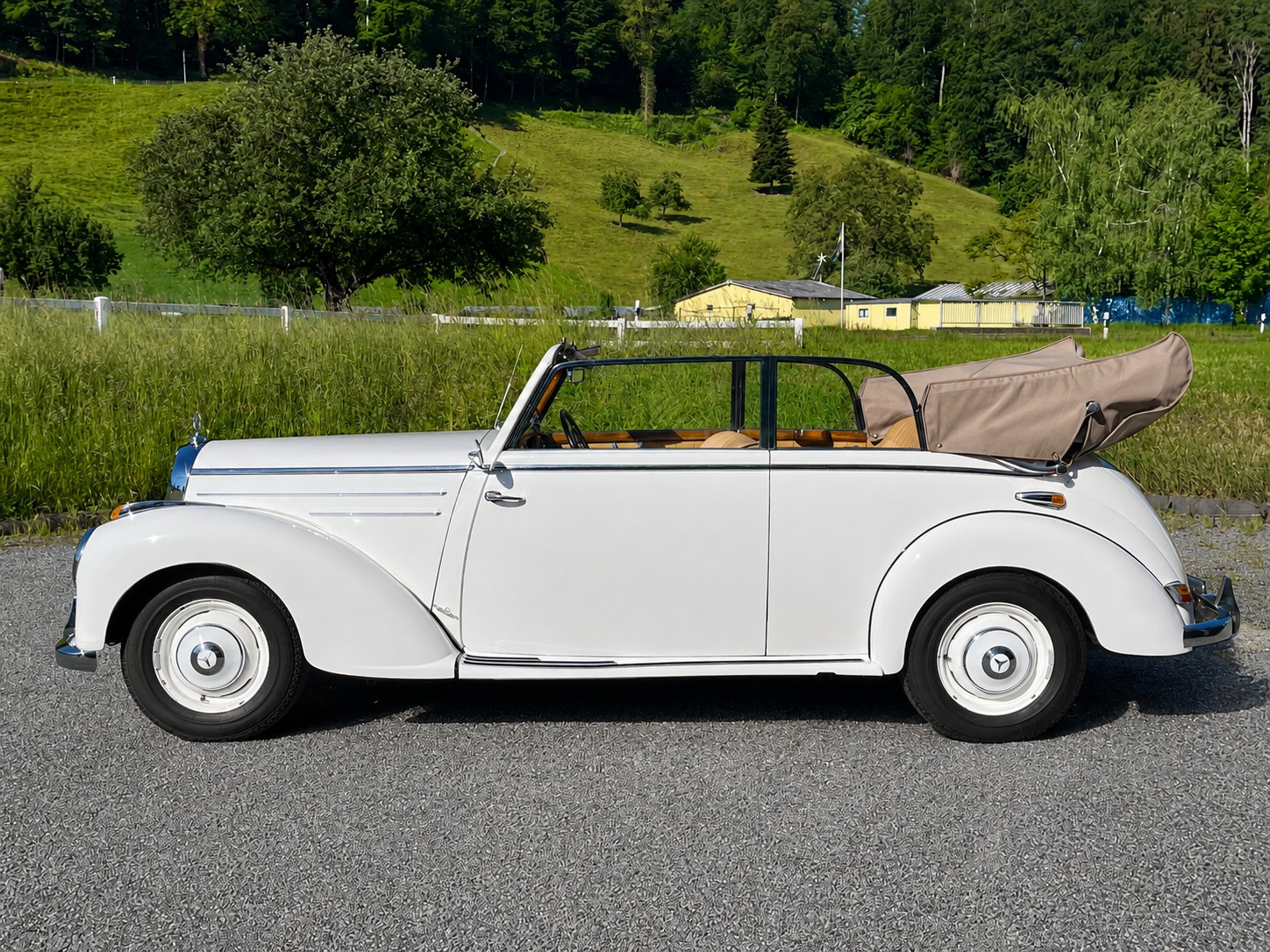 MERCEDES-BENZ 220B Cabriolet-showroom-element-1