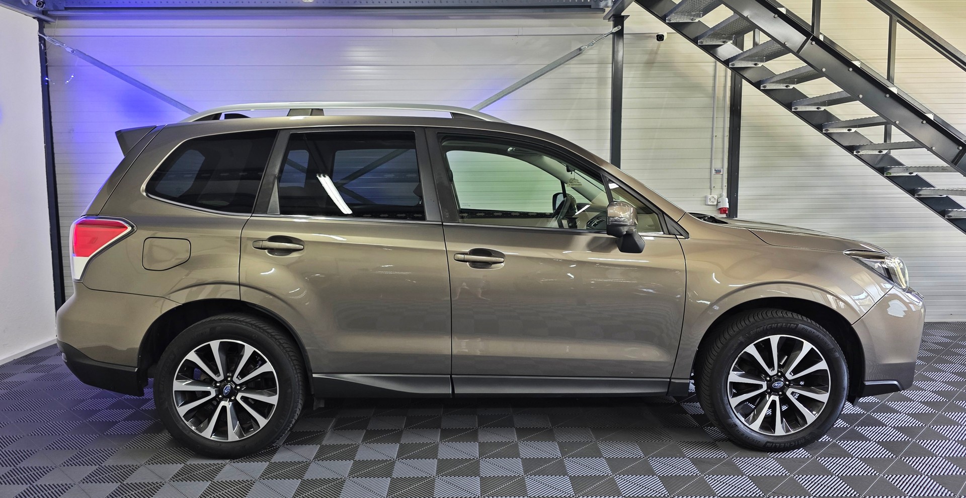 SUBARU Forester 2.0iS Executive Lineartronic AWD-showroom-element-3