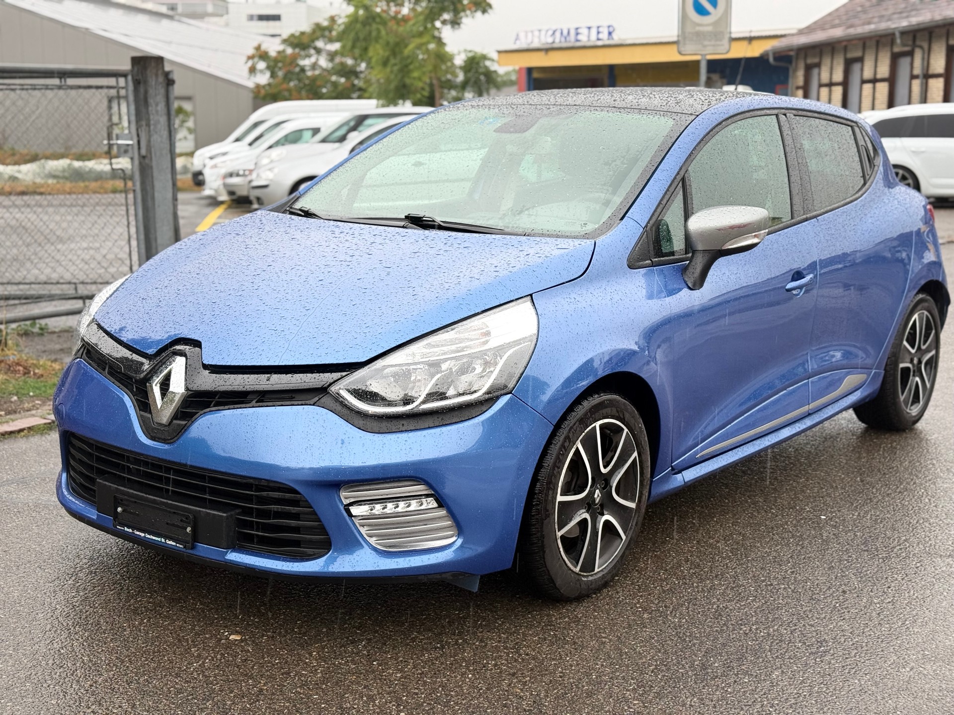 RENAULT Clio 1.2 16V T Dynamique EDC