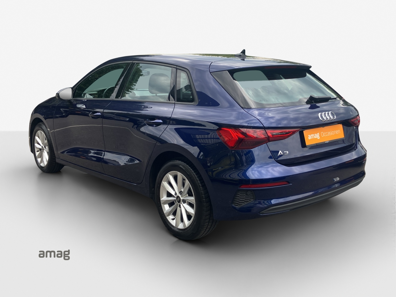 AUDI A3 Sportback 35 TFSI Attraction S-tronic-showroom-element-2