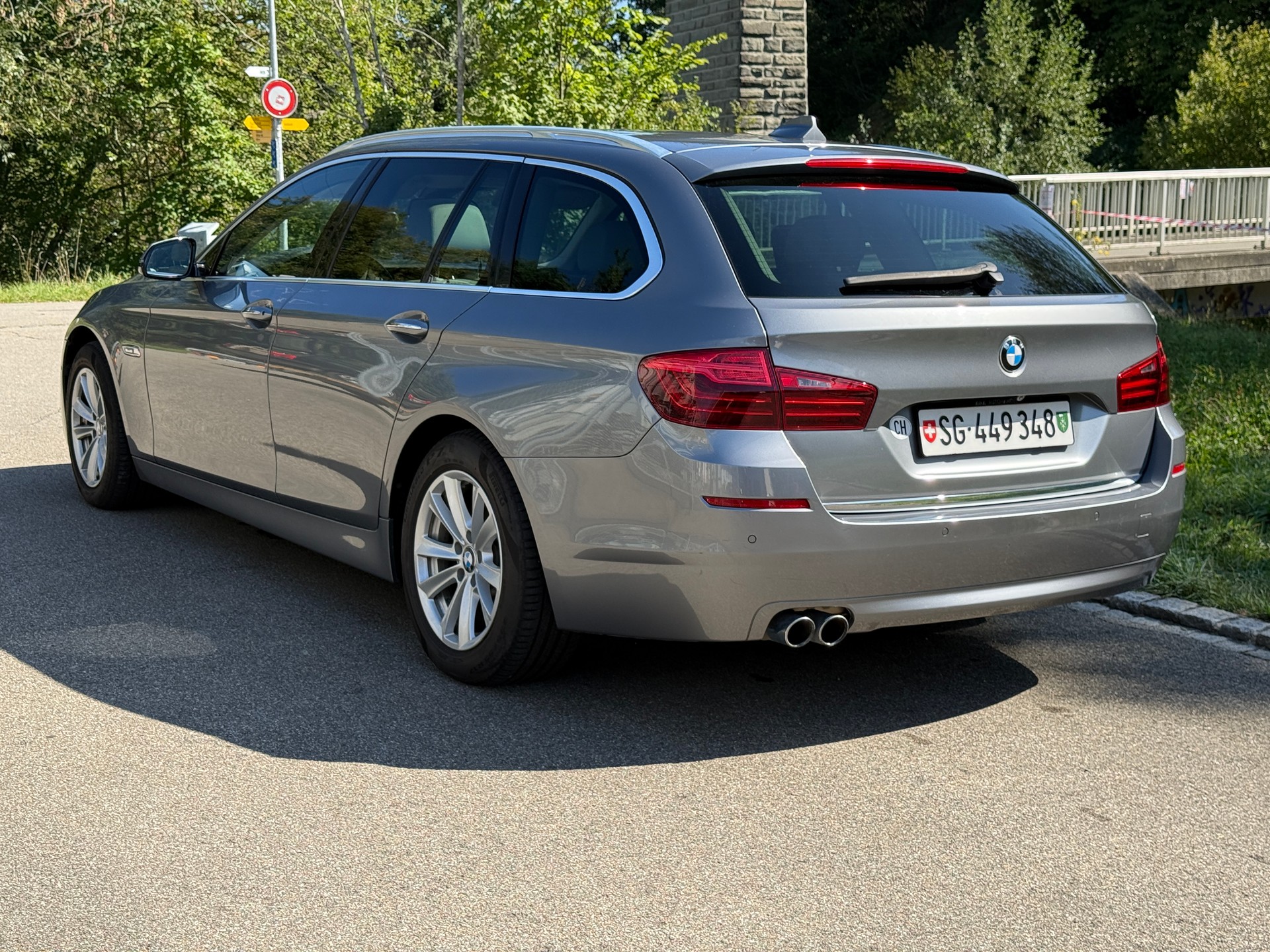 BMW 525d Touring xDrive Luxury Line Steptronic-showroom-element-2