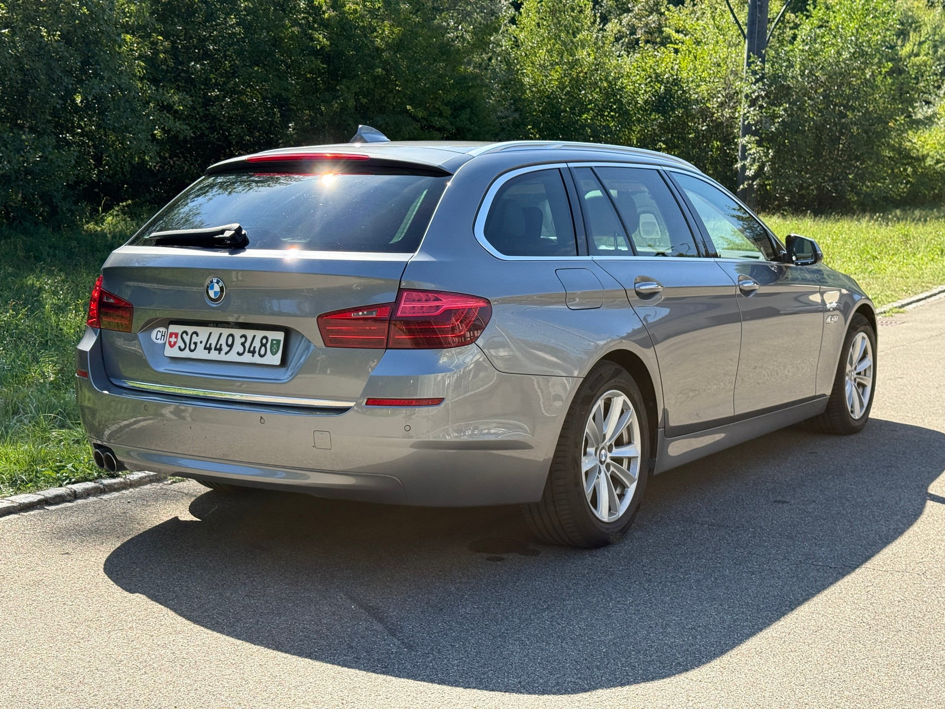 BMW 525d Touring xDrive Luxury Line Steptronic-showroom-element-3