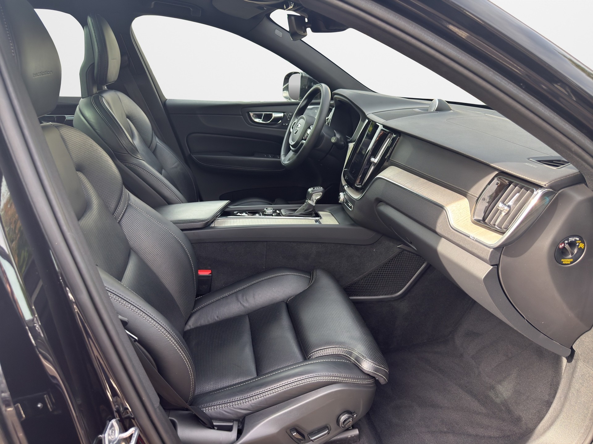 VOLVO XC60 2.0 D5 Inscription AWD-image-8