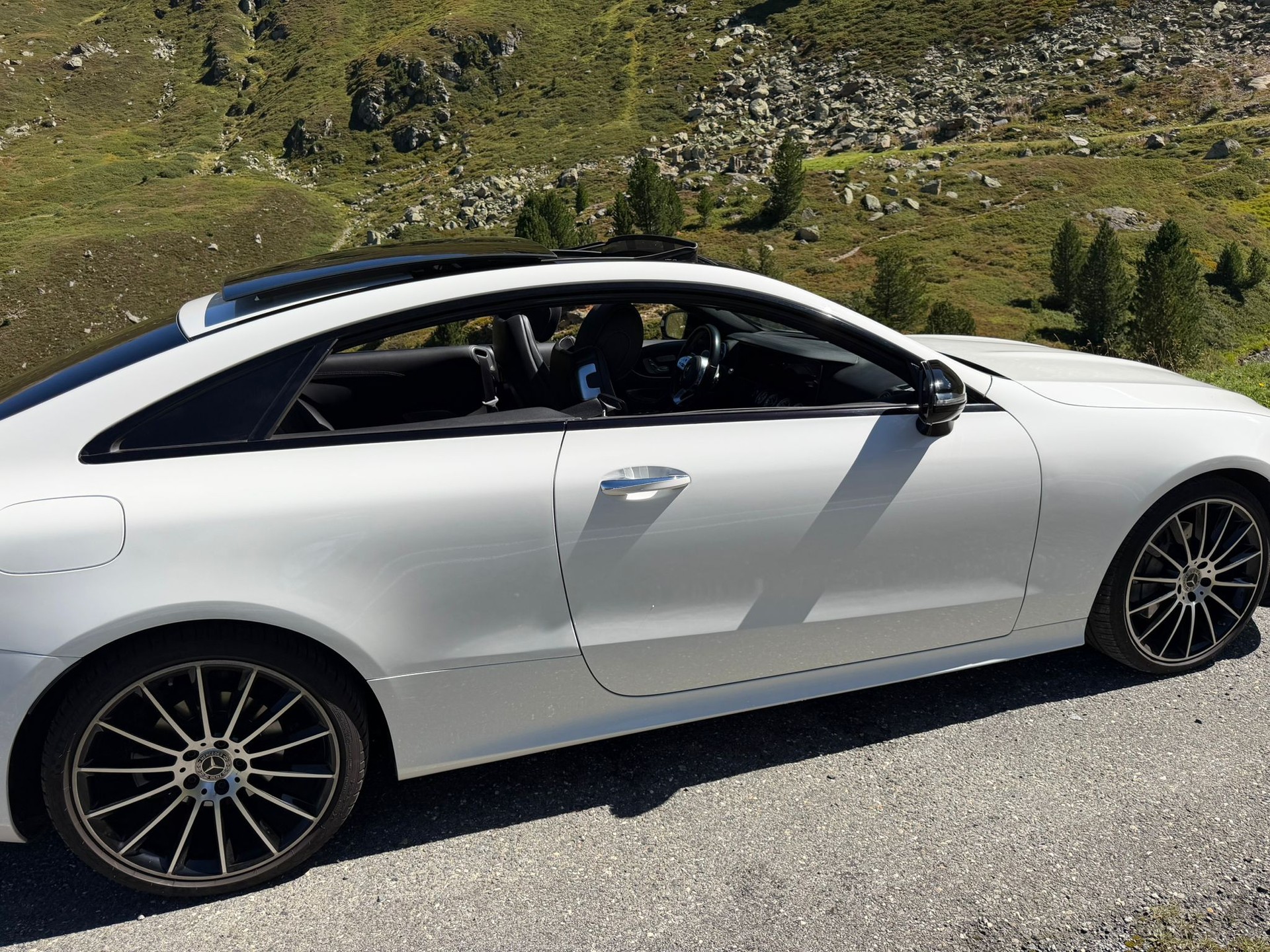 MERCEDES-BENZ E 200 AMG Line 4matic 9G-Tronic Ch-Fahrzeug/Frische MFK/Panoramadach/Sitzluftung/Head Up/Burmester uvm.-image-2