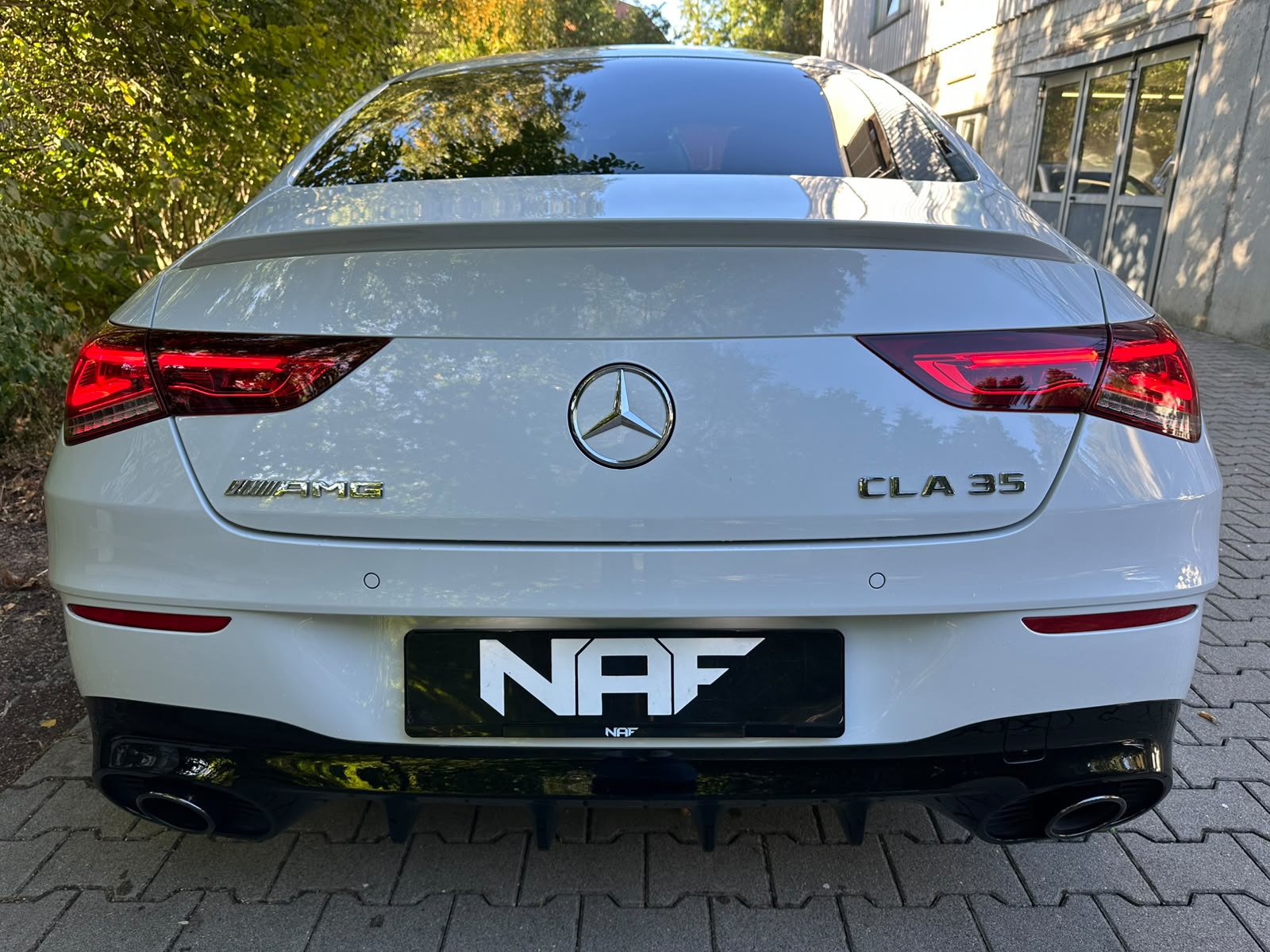 MERCEDES-BENZ CLA 35 AMG 4Matic 7G-DCT-showroom-element-3