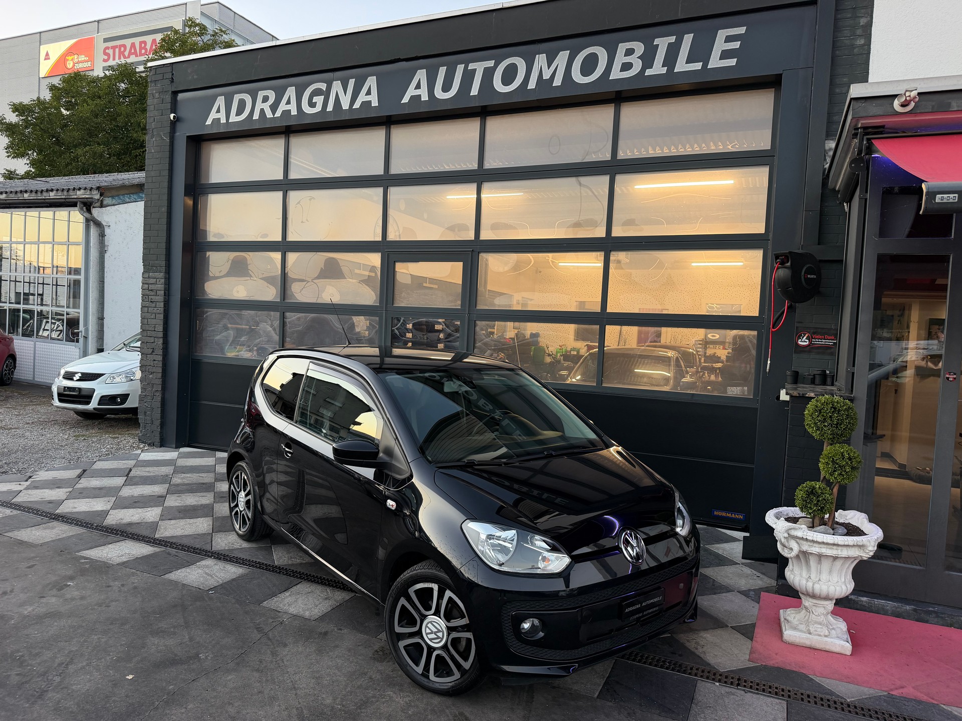 VW Up 1.0 black up Art on Ice ASG