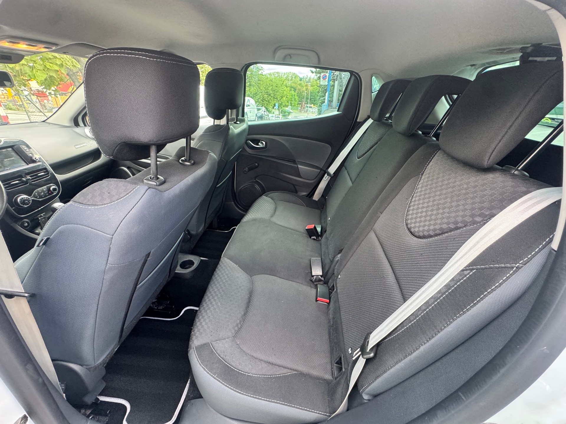 RENAULT Clio 1.2 16V T Limited GT-image-12